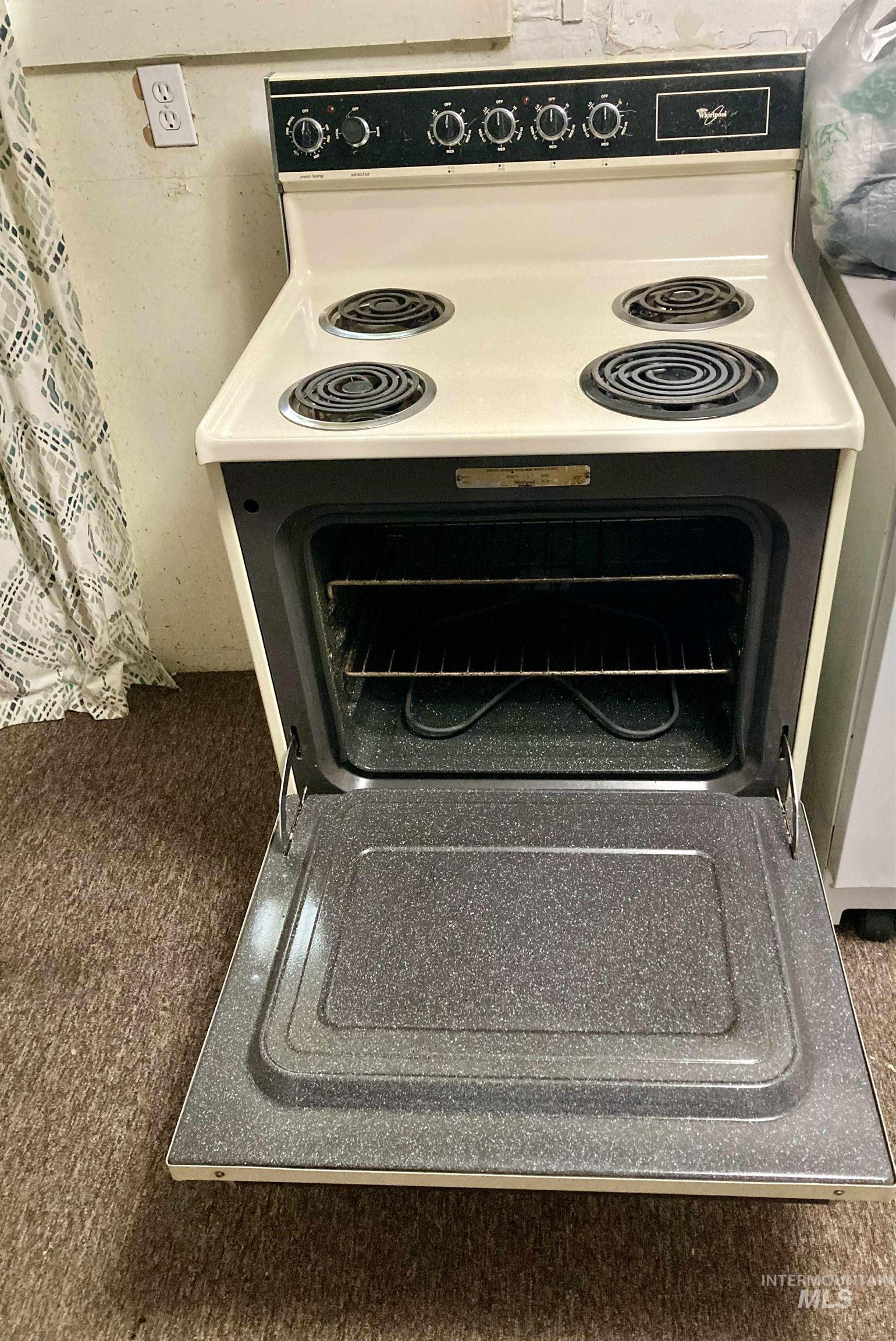 Kitchen view of range with electric cooktop