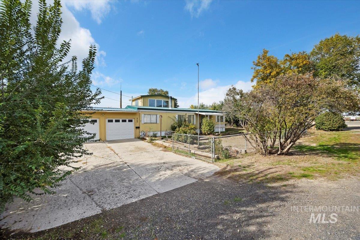 View of front facade featuring driveway