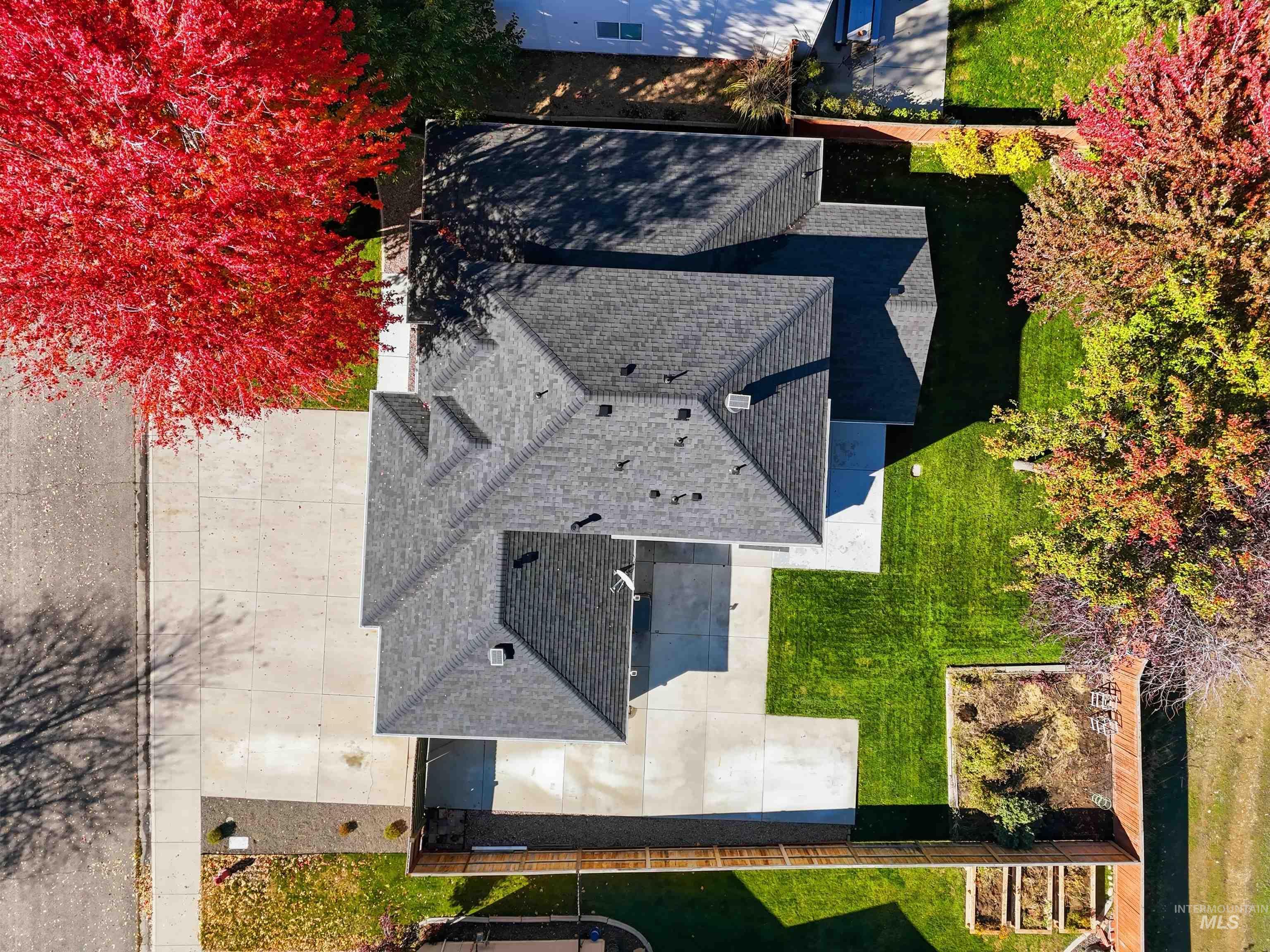 Aerial view of property and surrounding area