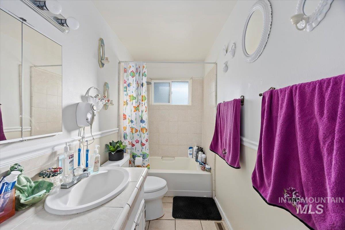 958 Bracken Street, Twin Falls, Idaho 83301, 4 Bedrooms, 2 Bathrooms, Residential For Sale, Price $335,000, 98965996