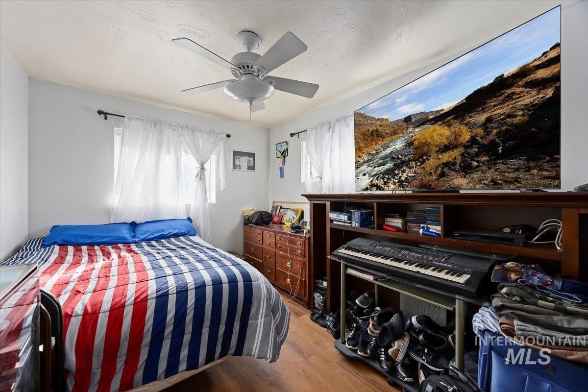 958 Bracken Street, Twin Falls, Idaho 83301, 4 Bedrooms, 2 Bathrooms, Residential For Sale, Price $335,000, 98965996