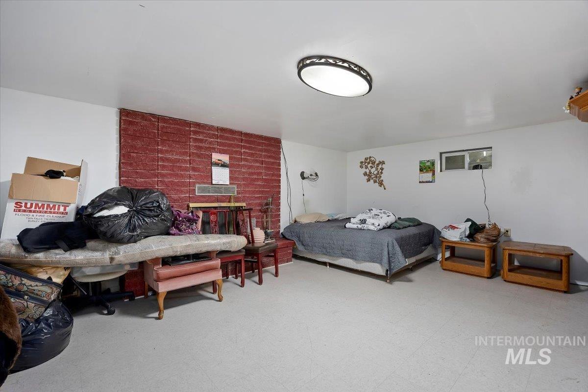 958 Bracken Street, Twin Falls, Idaho 83301, 4 Bedrooms, 2 Bathrooms, Residential For Sale, Price $335,000, 98965996