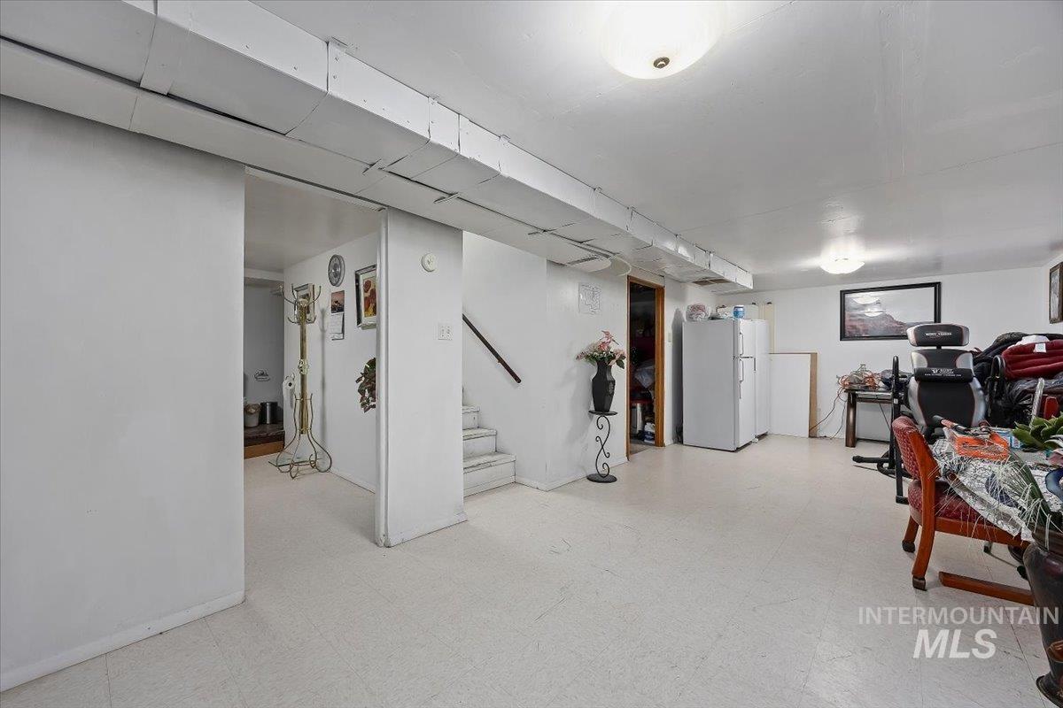 958 Bracken Street, Twin Falls, Idaho 83301, 4 Bedrooms, 2 Bathrooms, Residential For Sale, Price $335,000, 98965996