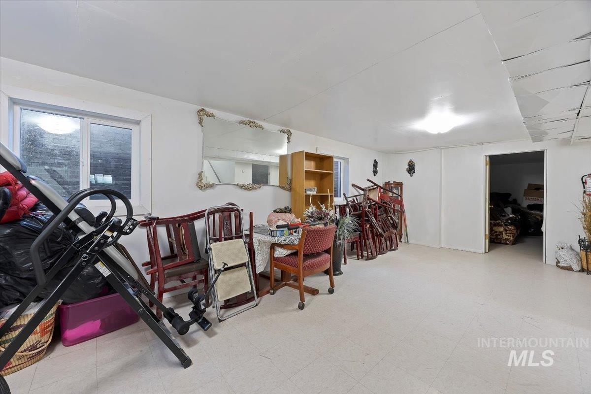 958 Bracken Street, Twin Falls, Idaho 83301, 4 Bedrooms, 2 Bathrooms, Residential For Sale, Price $335,000, 98965996