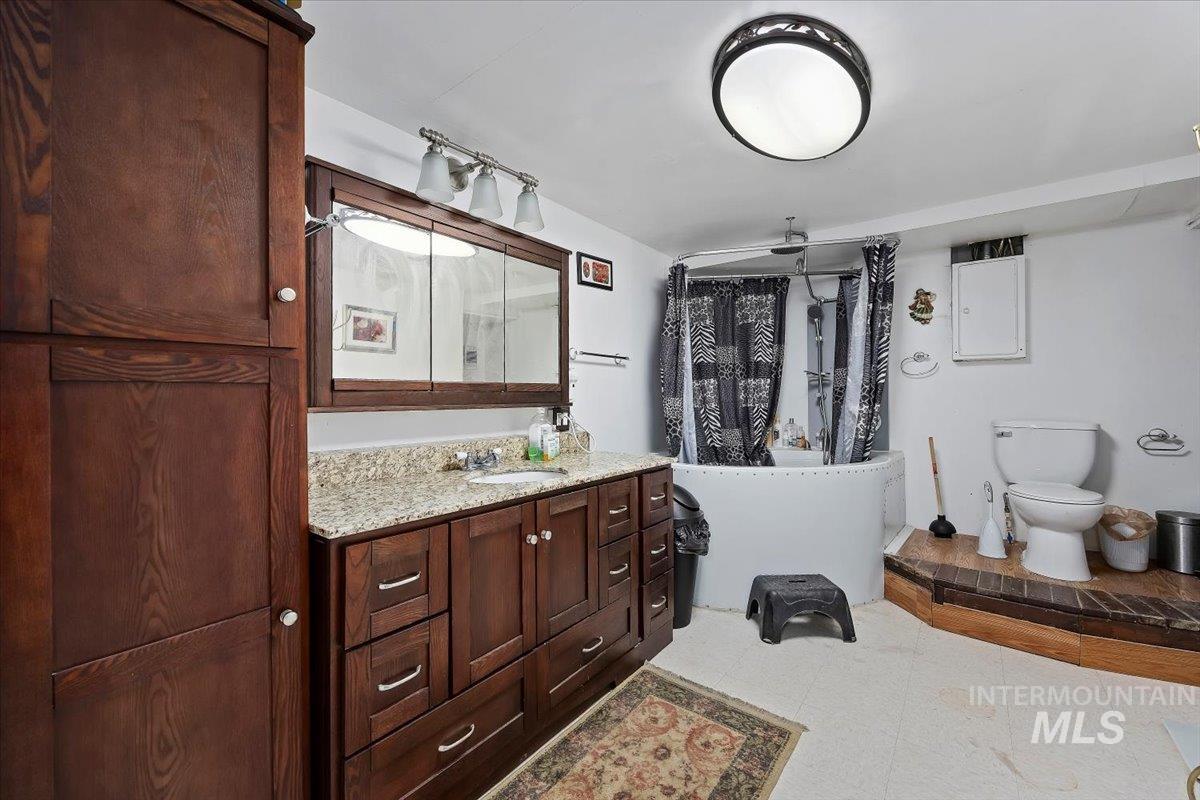 958 Bracken Street, Twin Falls, Idaho 83301, 4 Bedrooms, 2 Bathrooms, Residential For Sale, Price $335,000, 98965996