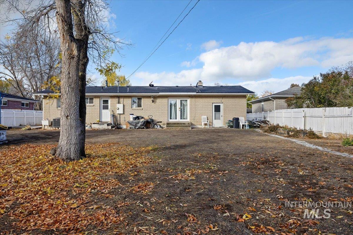 958 Bracken Street, Twin Falls, Idaho 83301, 4 Bedrooms, 2 Bathrooms, Residential For Sale, Price $335,000, 98965996