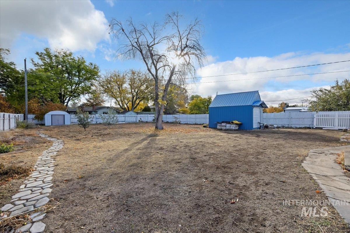 958 Bracken Street, Twin Falls, Idaho 83301, 4 Bedrooms, 2 Bathrooms, Residential For Sale, Price $335,000, 98965996