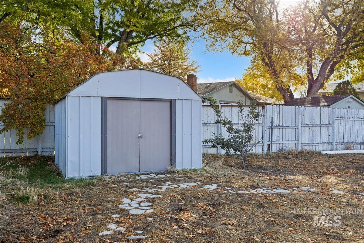 958 Bracken Street, Twin Falls, Idaho 83301, 4 Bedrooms, 2 Bathrooms, Residential For Sale, Price $335,000, 98965996