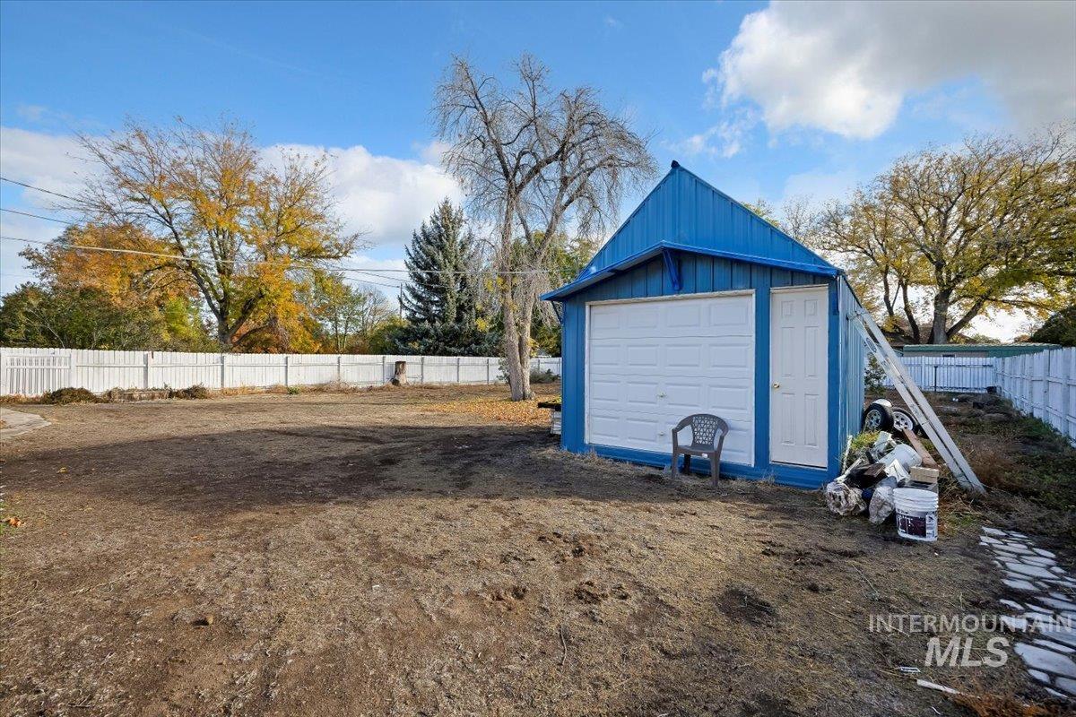 958 Bracken Street, Twin Falls, Idaho 83301, 4 Bedrooms, 2 Bathrooms, Residential For Sale, Price $335,000, 98965996