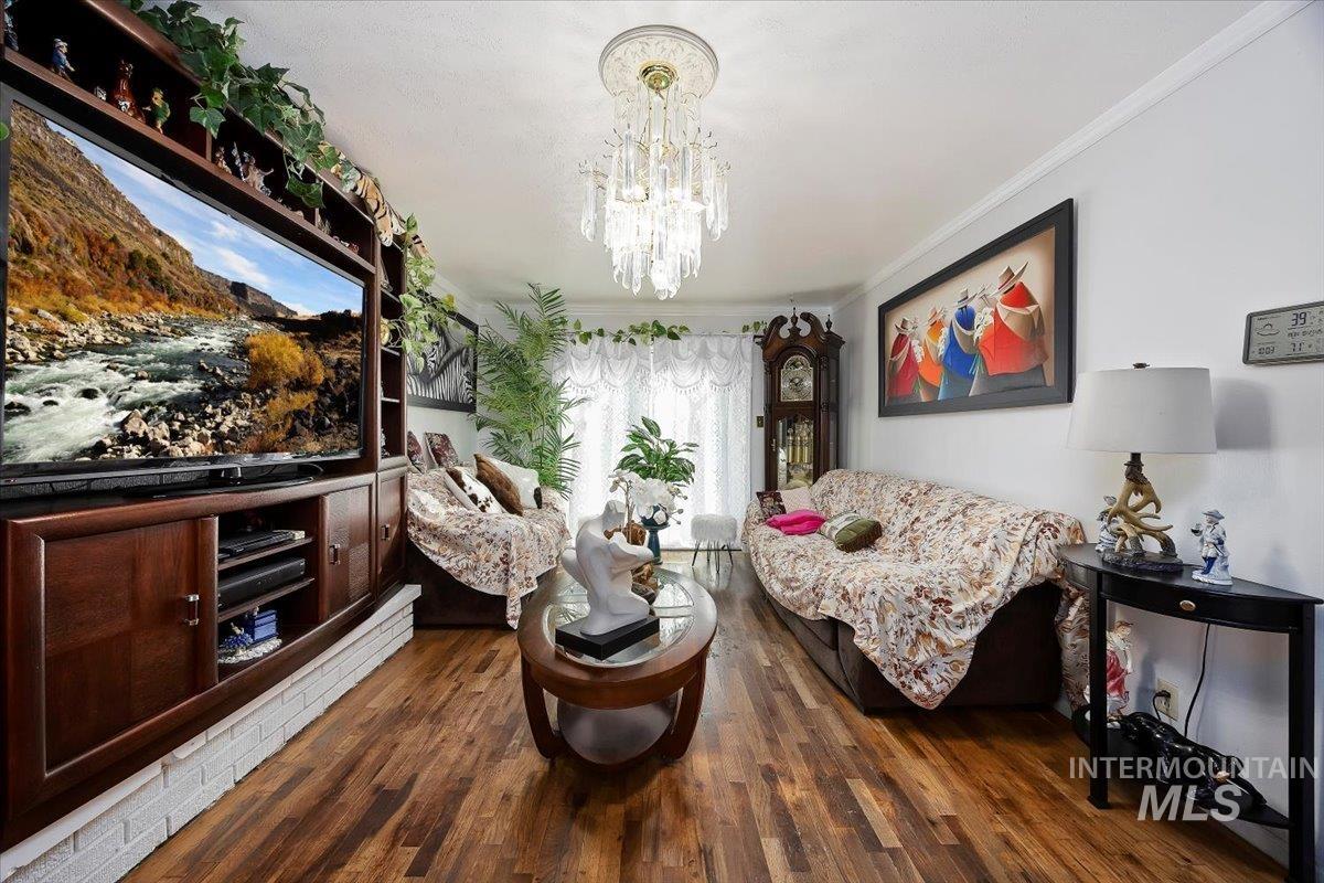 958 Bracken Street, Twin Falls, Idaho 83301, 4 Bedrooms, 2 Bathrooms, Residential For Sale, Price $335,000, 98965996