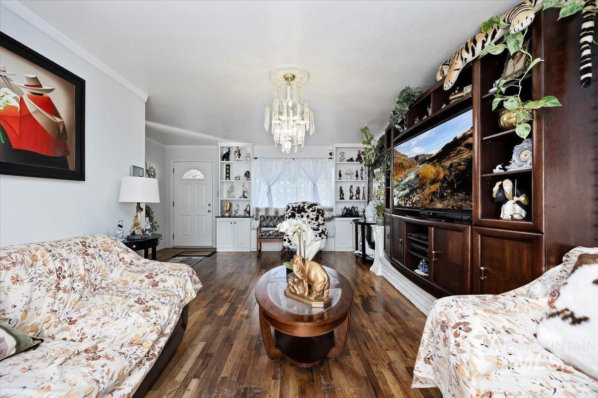 958 Bracken Street, Twin Falls, Idaho 83301, 4 Bedrooms, 2 Bathrooms, Residential For Sale, Price $335,000, 98965996