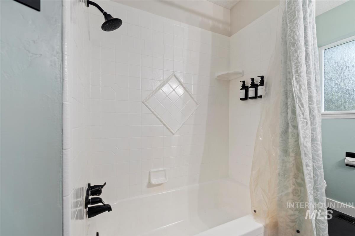 Full bathroom featuring shower / bath combo