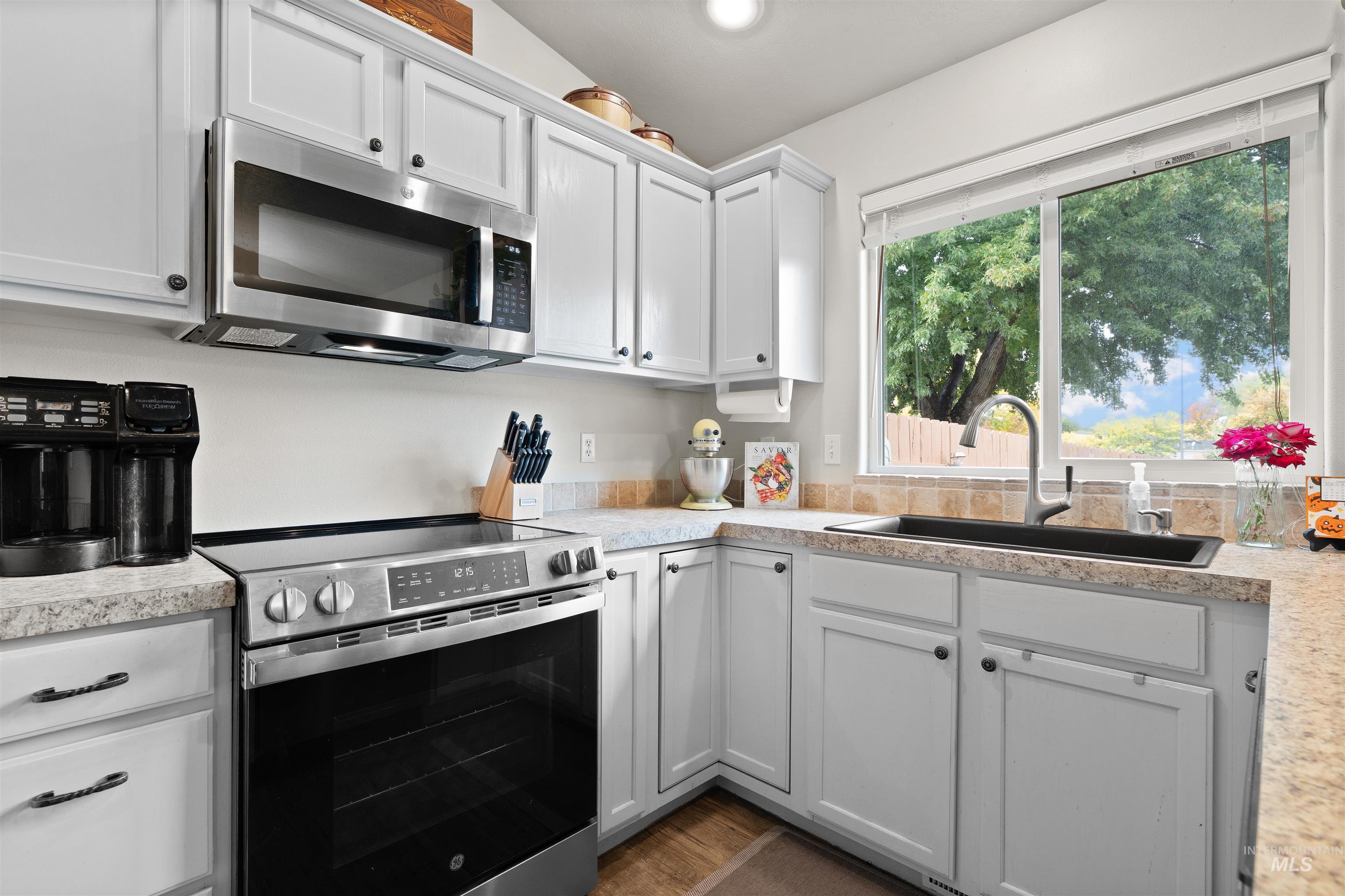 2657 N Matterdale Ave, Kuna, Idaho 83634-5104, 4 Bedrooms, 2.5 Bathrooms, Residential For Sale, Price $454,000, 98966008