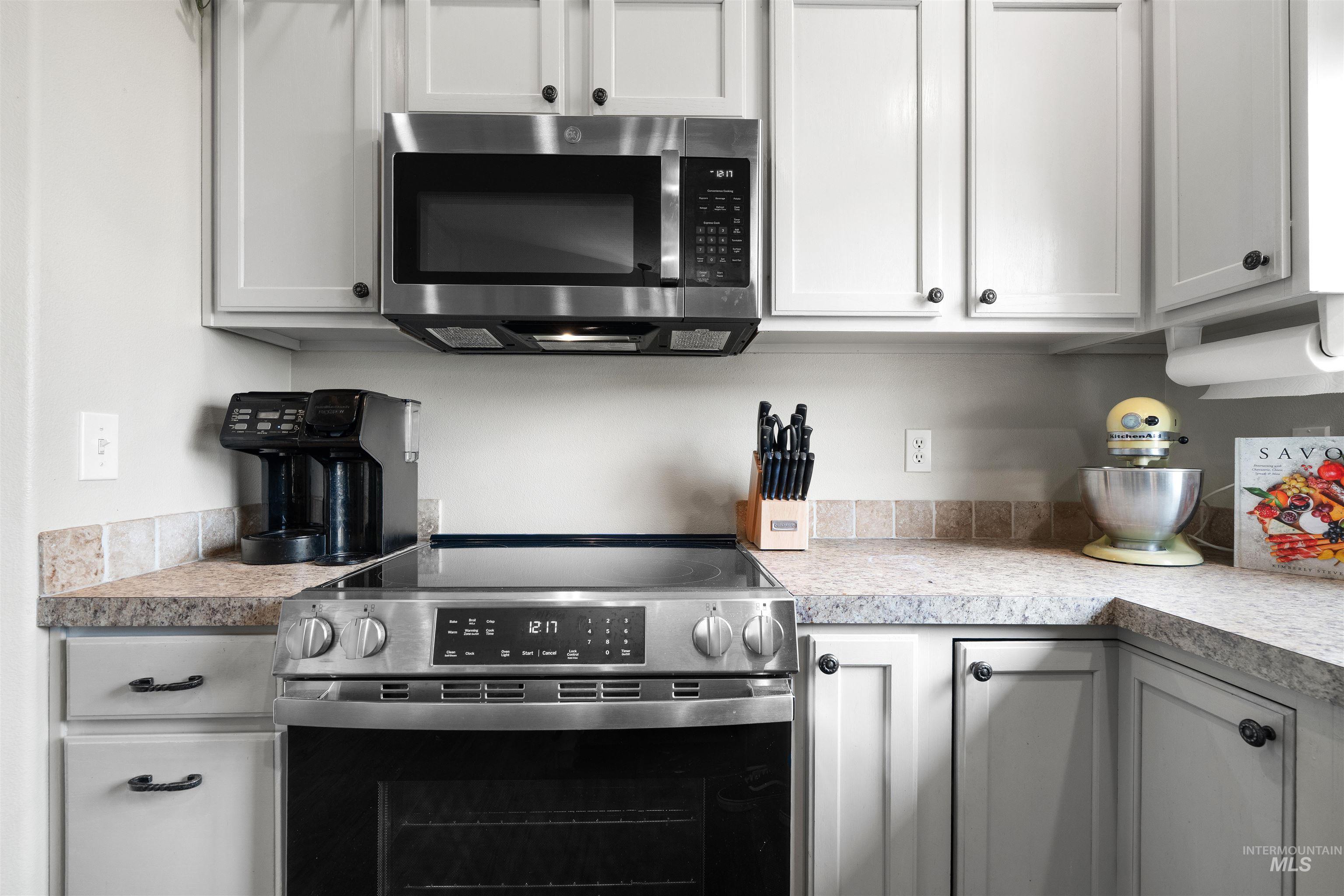 2657 N Matterdale Ave, Kuna, Idaho 83634-5104, 4 Bedrooms, 2.5 Bathrooms, Residential For Sale, Price $454,000, 98966008