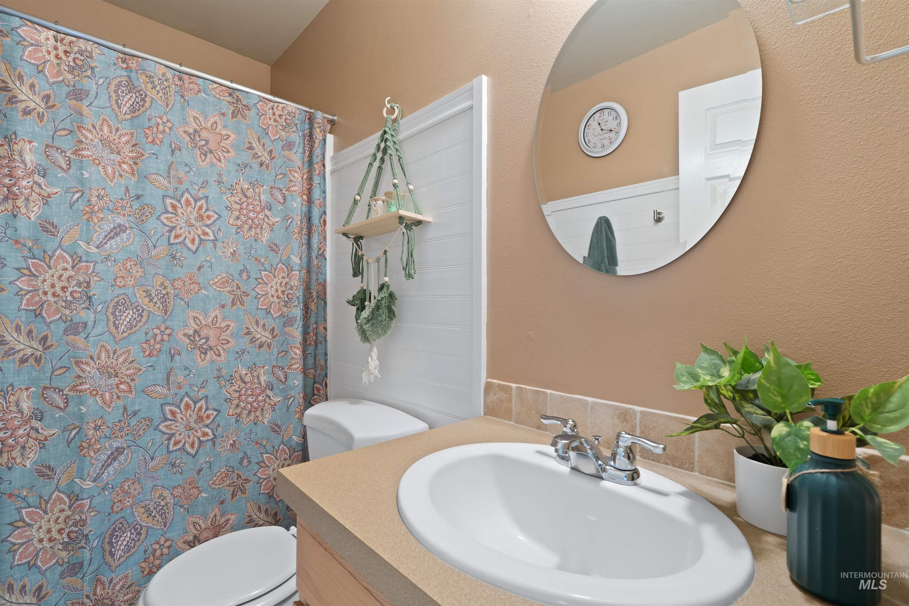 2657 N Matterdale Ave, Kuna, Idaho 83634-5104, 4 Bedrooms, 2.5 Bathrooms, Residential For Sale, Price $454,000, 98966008