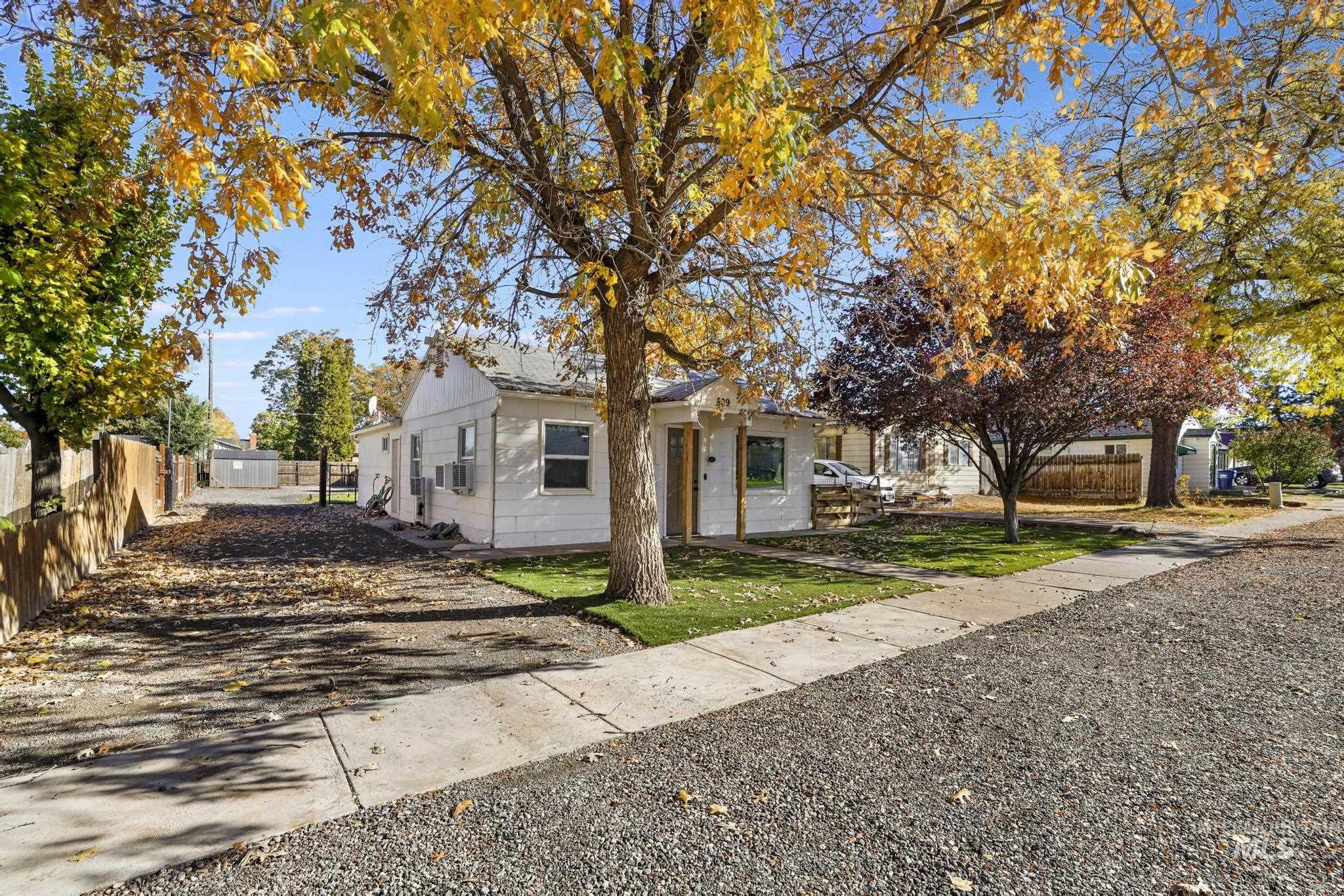 809 Idaho Ave., Filer, Idaho 83328, 2 Bedrooms, 1 Bathroom, Residential For Sale, Price $239,000, 98966011