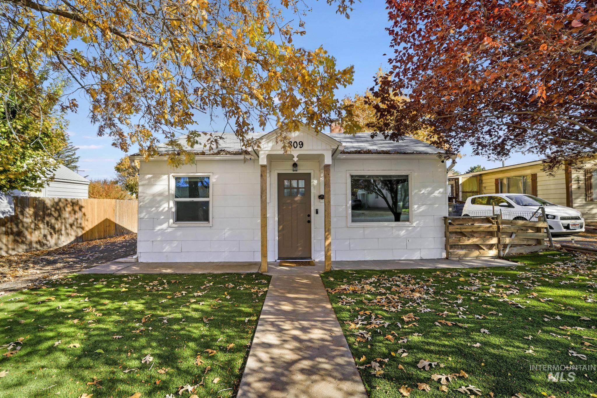 809 Idaho Ave., Filer, Idaho 83328, 2 Bedrooms, 1 Bathroom, Residential For Sale, Price $239,000, 98966011