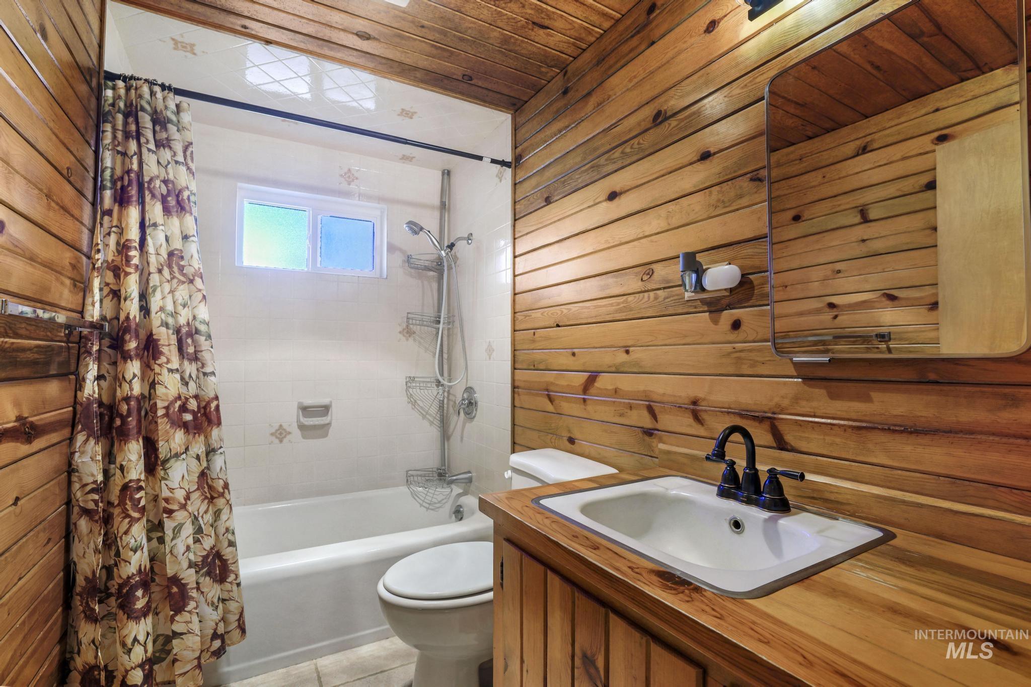 809 Idaho Ave., Filer, Idaho 83328, 2 Bedrooms, 1 Bathroom, Residential For Sale, Price $239,000, 98966011