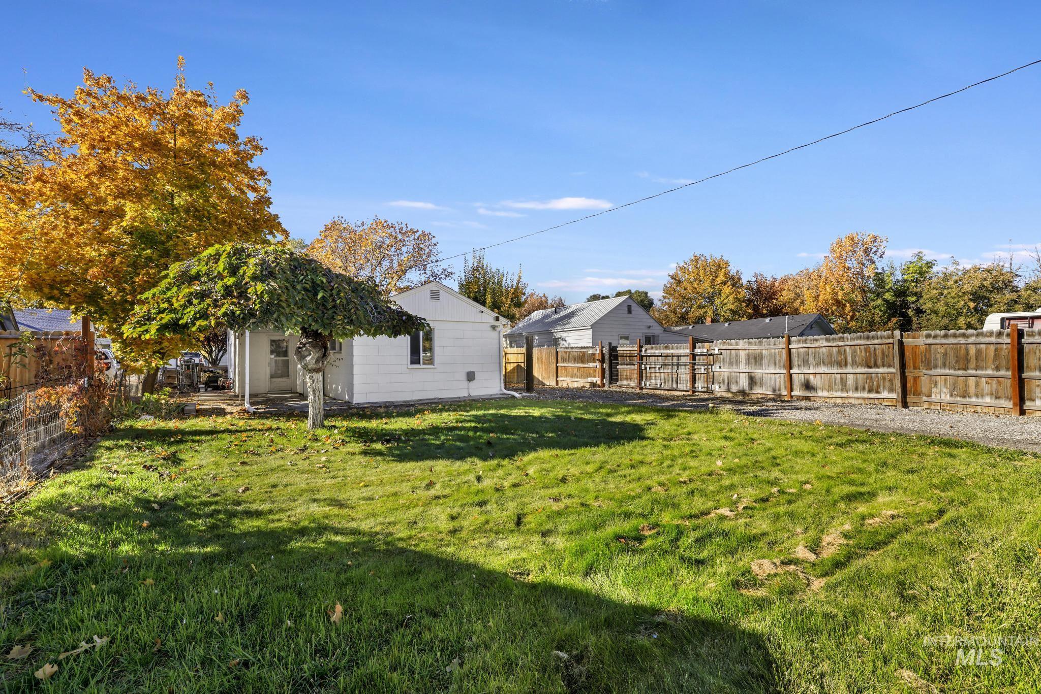 809 Idaho Ave., Filer, Idaho 83328, 2 Bedrooms, 1 Bathroom, Residential For Sale, Price $239,000, 98966011