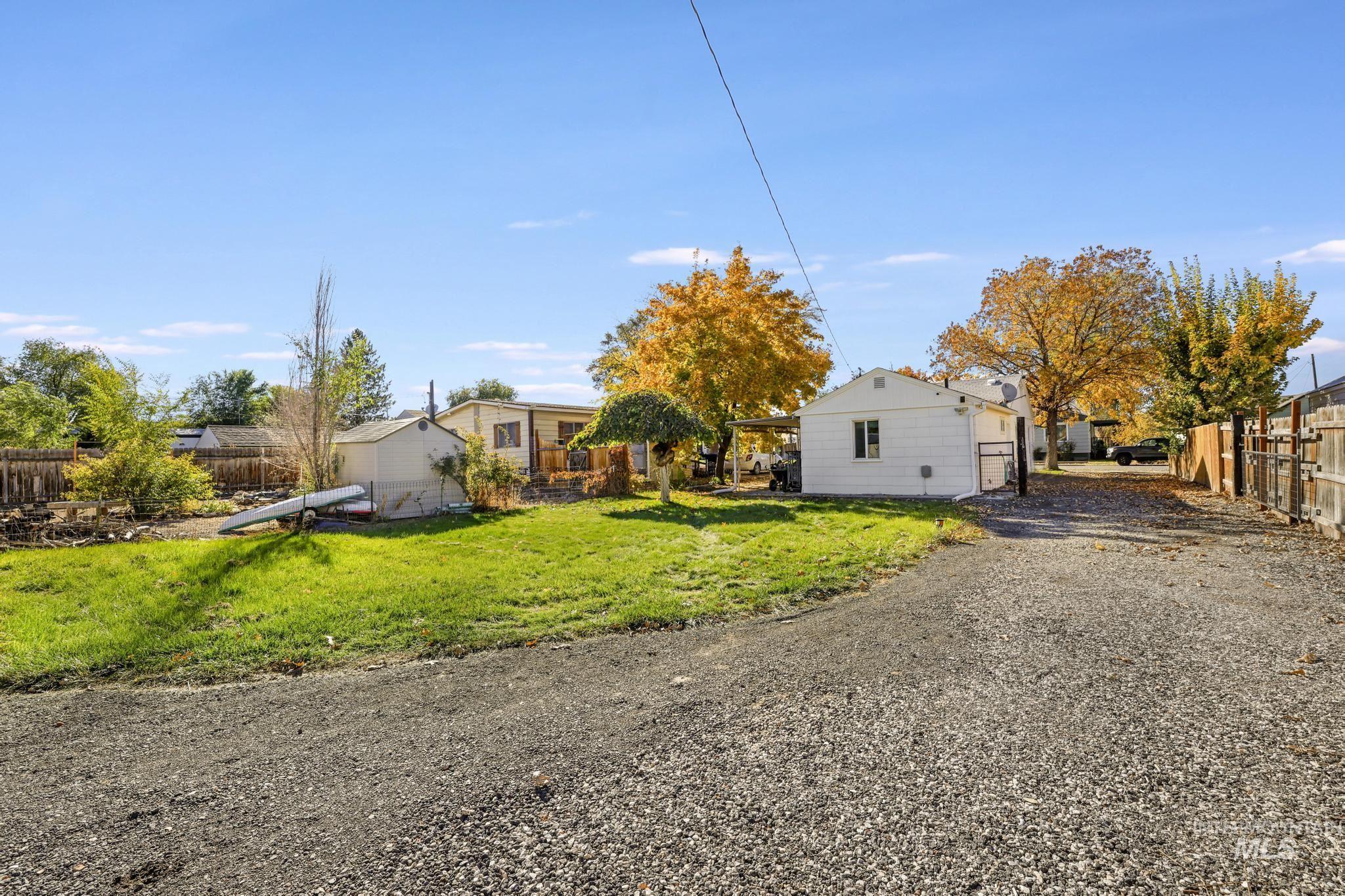 809 Idaho Ave., Filer, Idaho 83328, 2 Bedrooms, 1 Bathroom, Residential For Sale, Price $239,000, 98966011