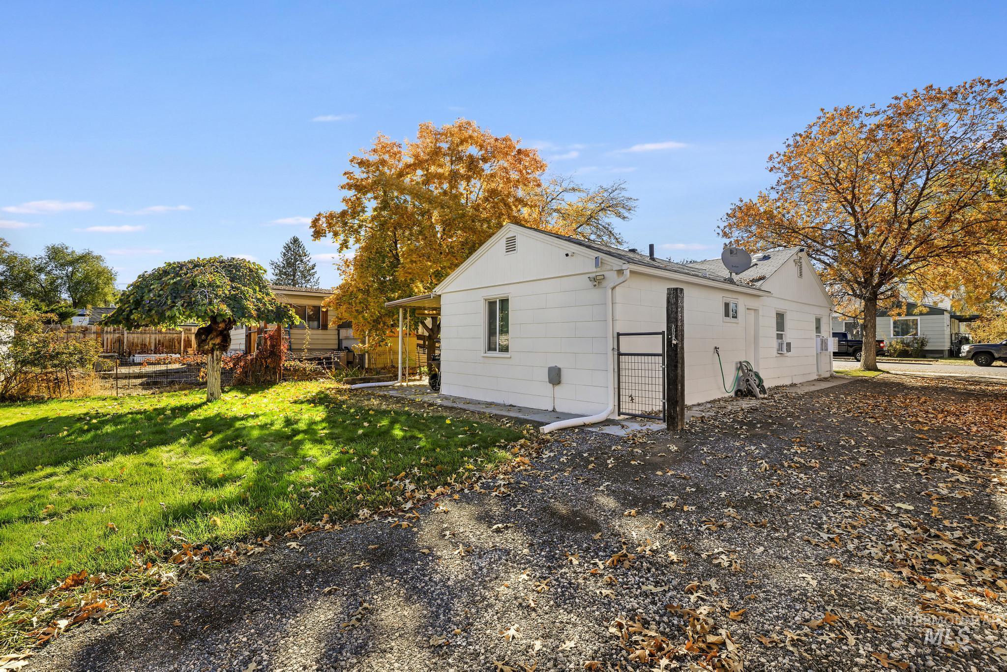 809 Idaho Ave., Filer, Idaho 83328, 2 Bedrooms, 1 Bathroom, Residential For Sale, Price $239,000, 98966011