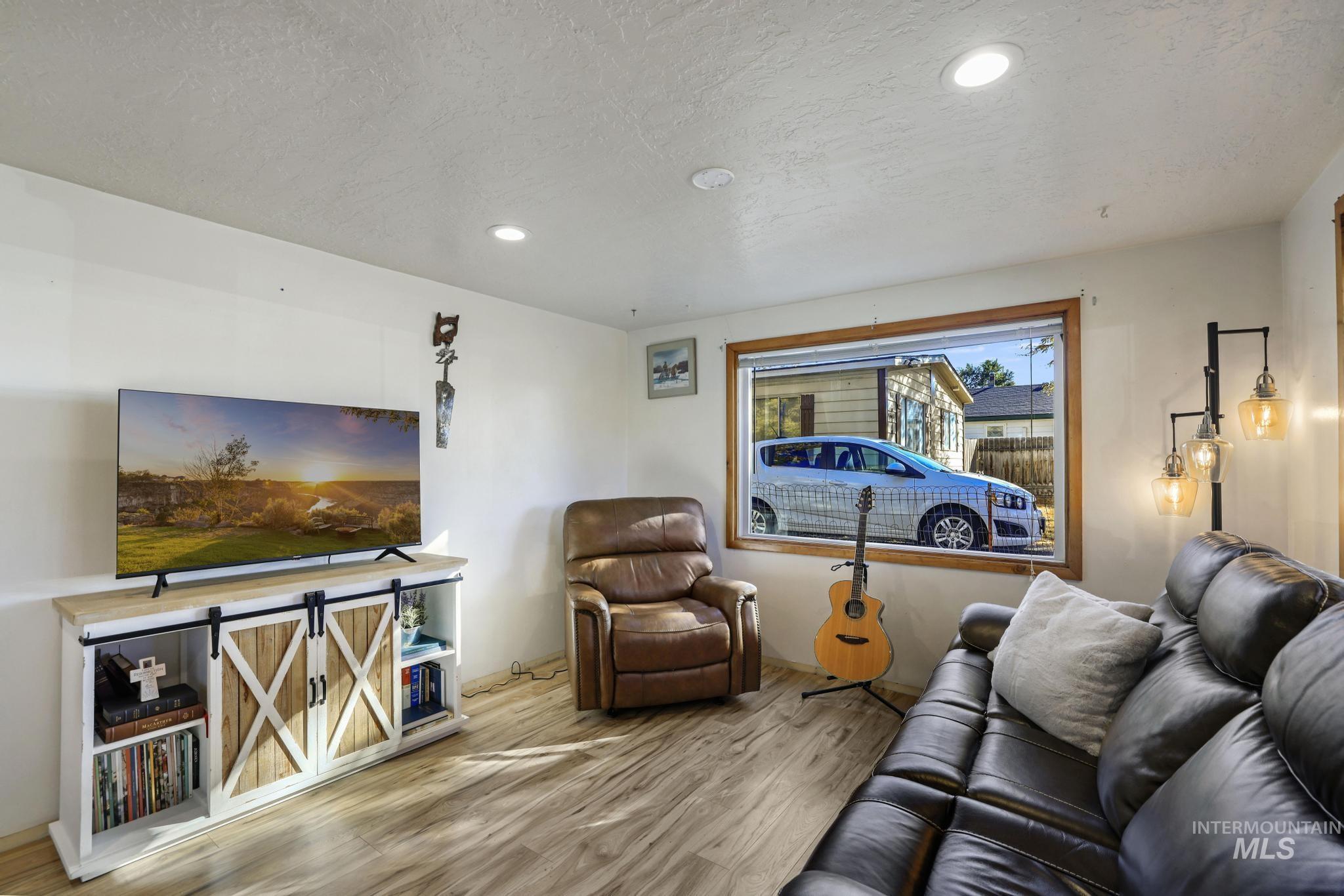 809 Idaho Ave., Filer, Idaho 83328, 2 Bedrooms, 1 Bathroom, Residential For Sale, Price $239,000, 98966011