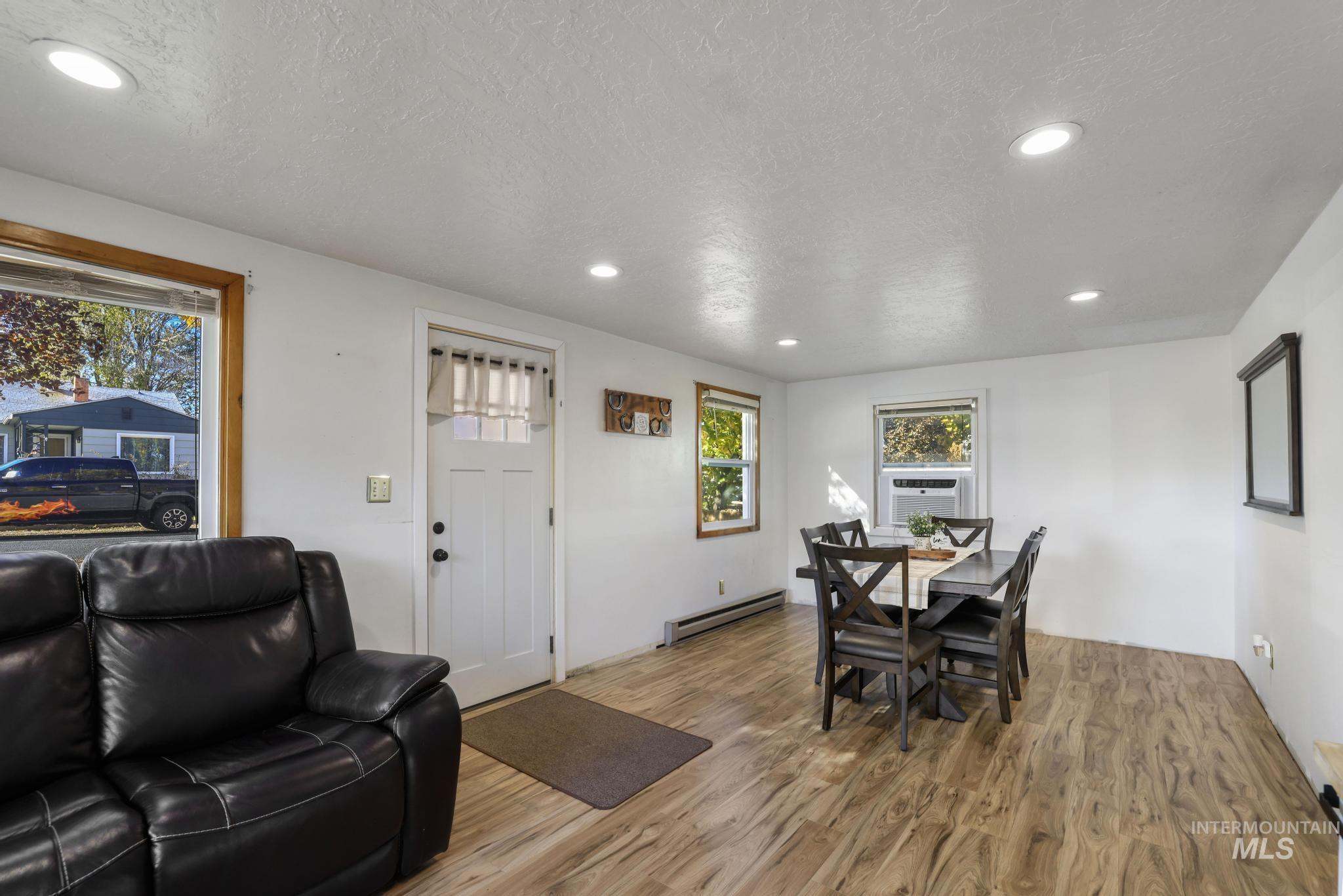 809 Idaho Ave., Filer, Idaho 83328, 2 Bedrooms, 1 Bathroom, Residential For Sale, Price $239,000, 98966011