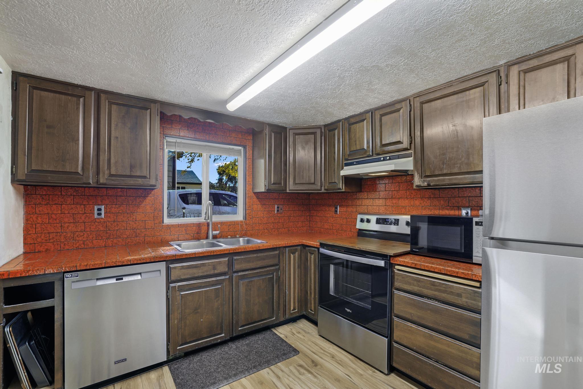 809 Idaho Ave., Filer, Idaho 83328, 2 Bedrooms, 1 Bathroom, Residential For Sale, Price $239,000, 98966011