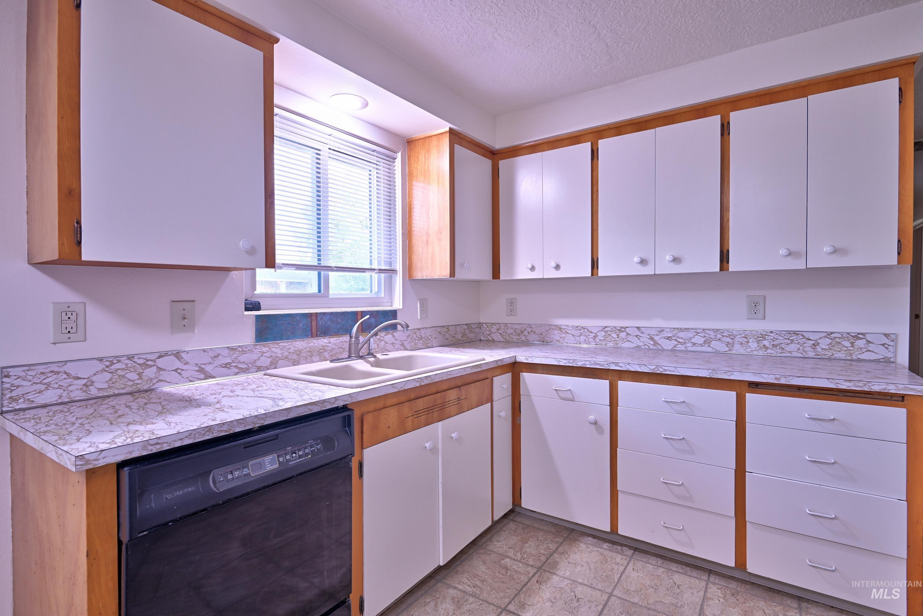 7203 W San Fernando Drive, Boise, Idaho 83704, 3 Bedrooms, 2 Bathrooms, Residential For Sale, Price $419,000, 98966017