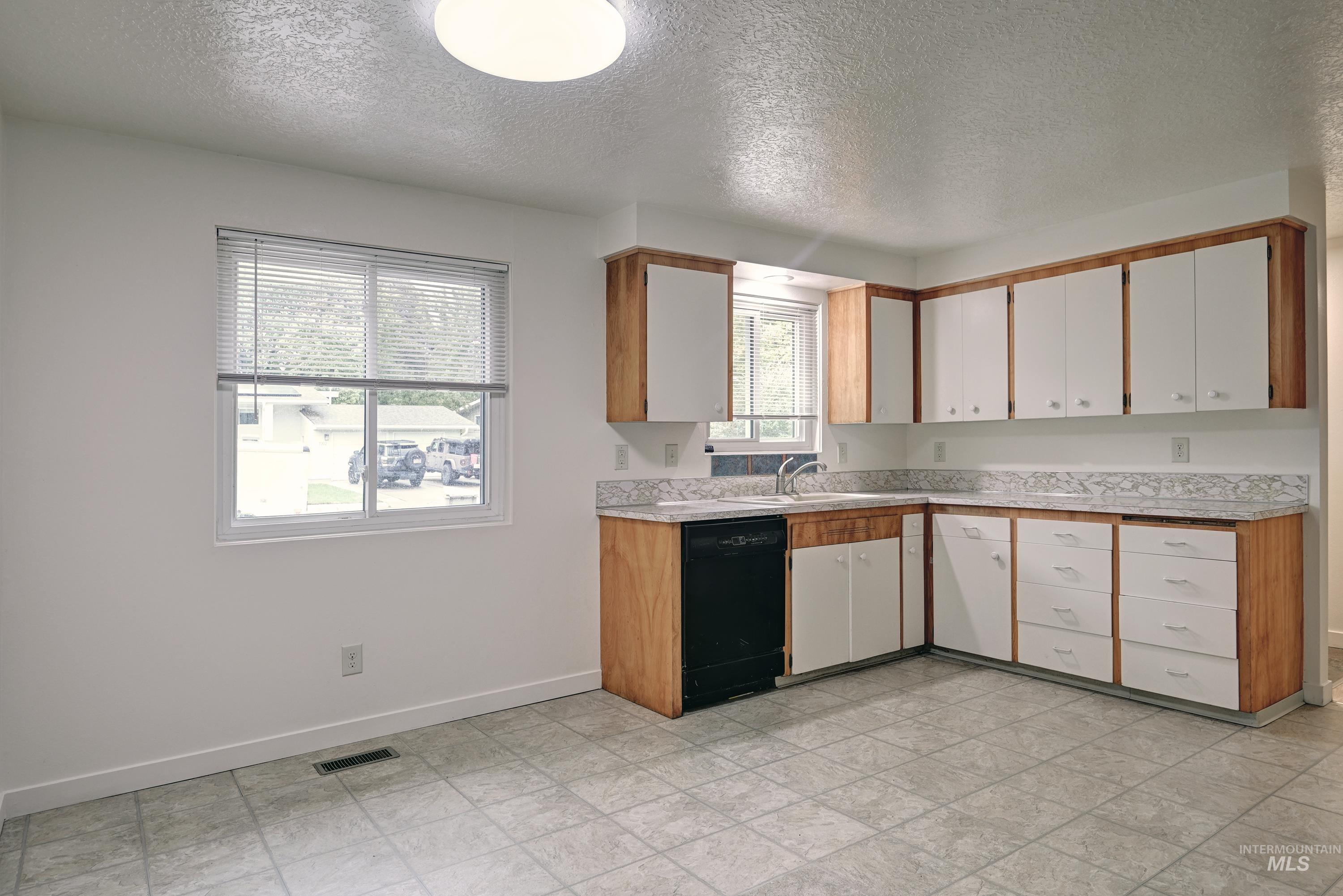 7203 W San Fernando Drive, Boise, Idaho 83704, 3 Bedrooms, 2 Bathrooms, Residential For Sale, Price $419,000, 98966017