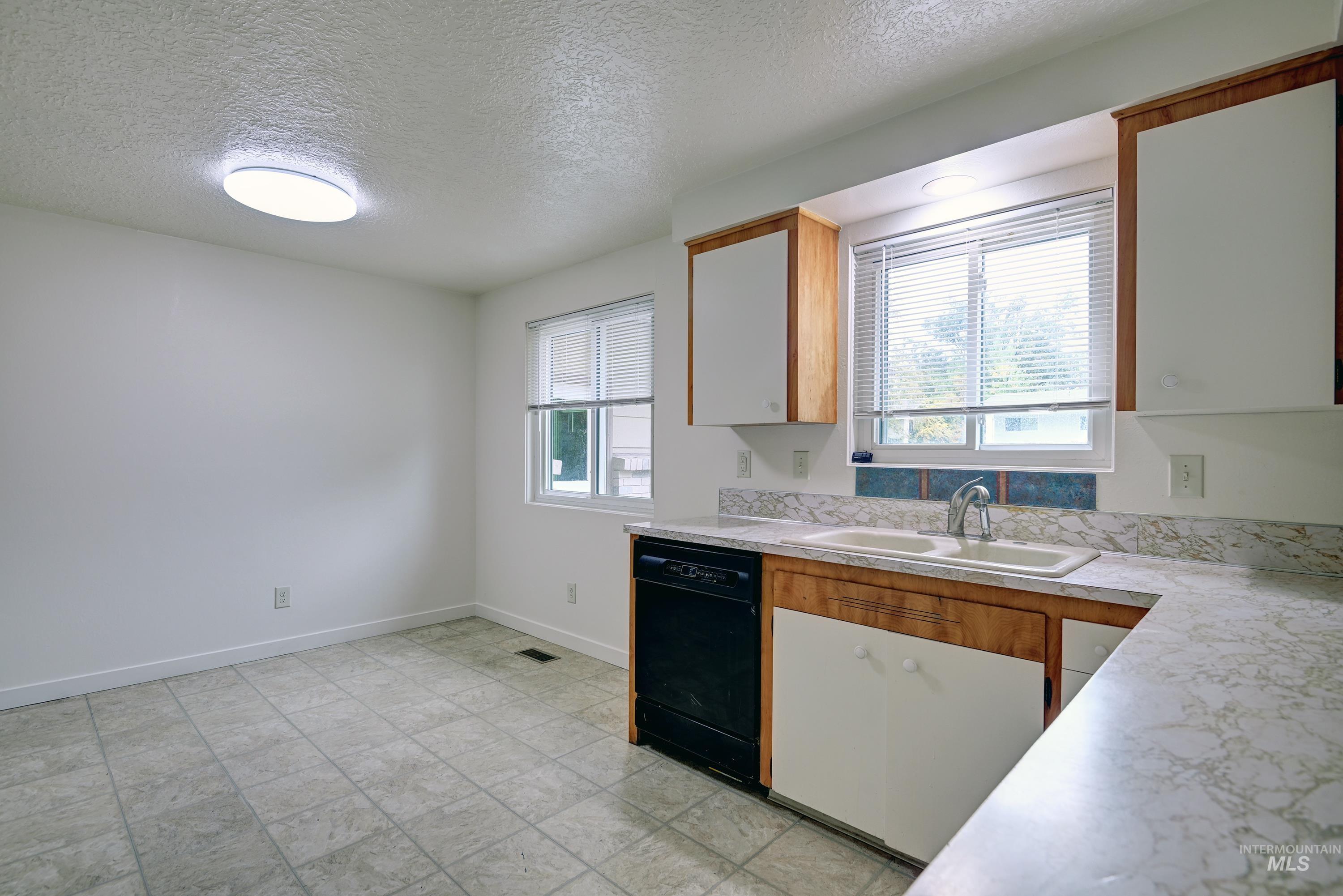 7203 W San Fernando Drive, Boise, Idaho 83704, 3 Bedrooms, 2 Bathrooms, Residential For Sale, Price $419,000, 98966017