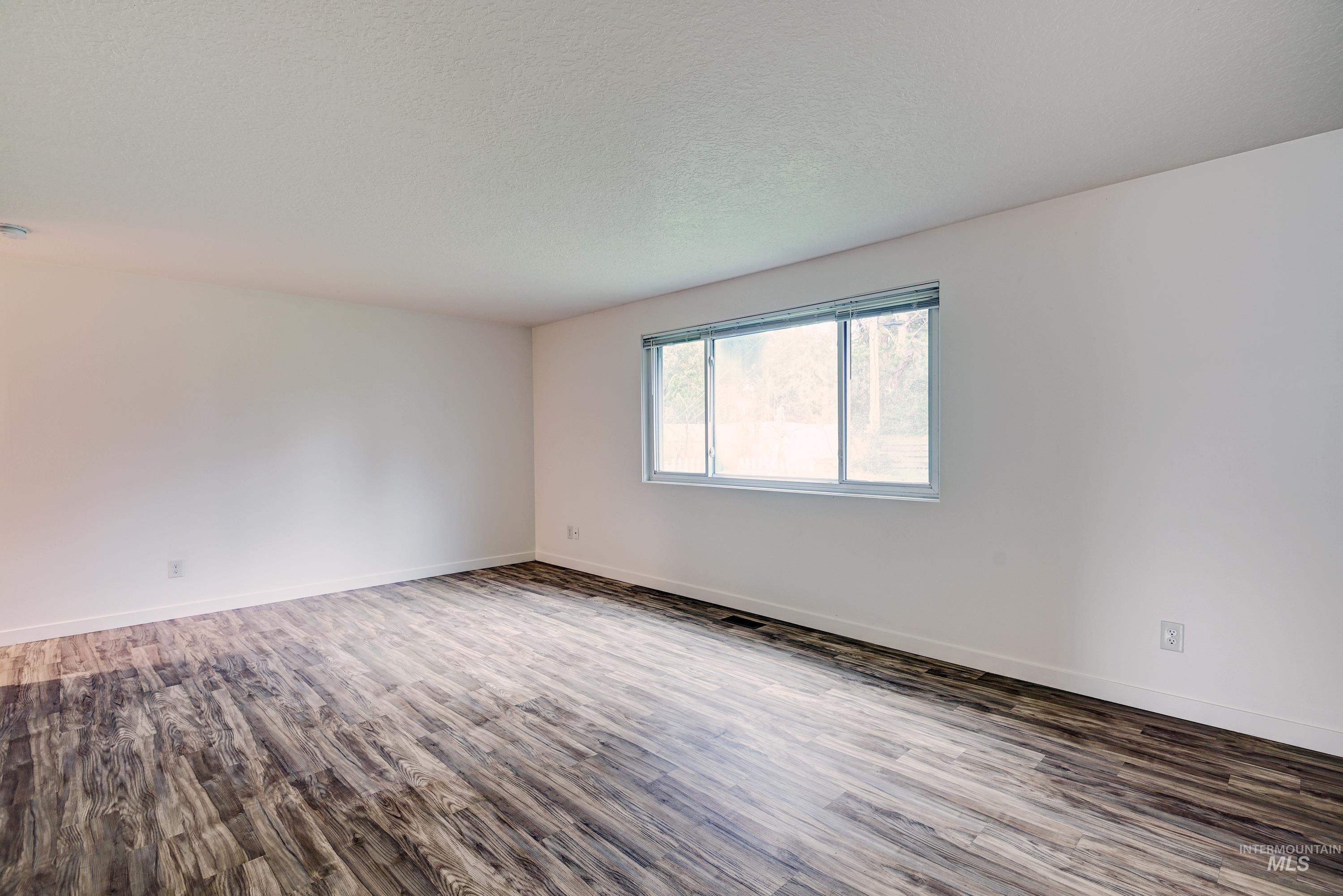 7203 W San Fernando Drive, Boise, Idaho 83704, 3 Bedrooms, 2 Bathrooms, Residential For Sale, Price $419,000, 98966017