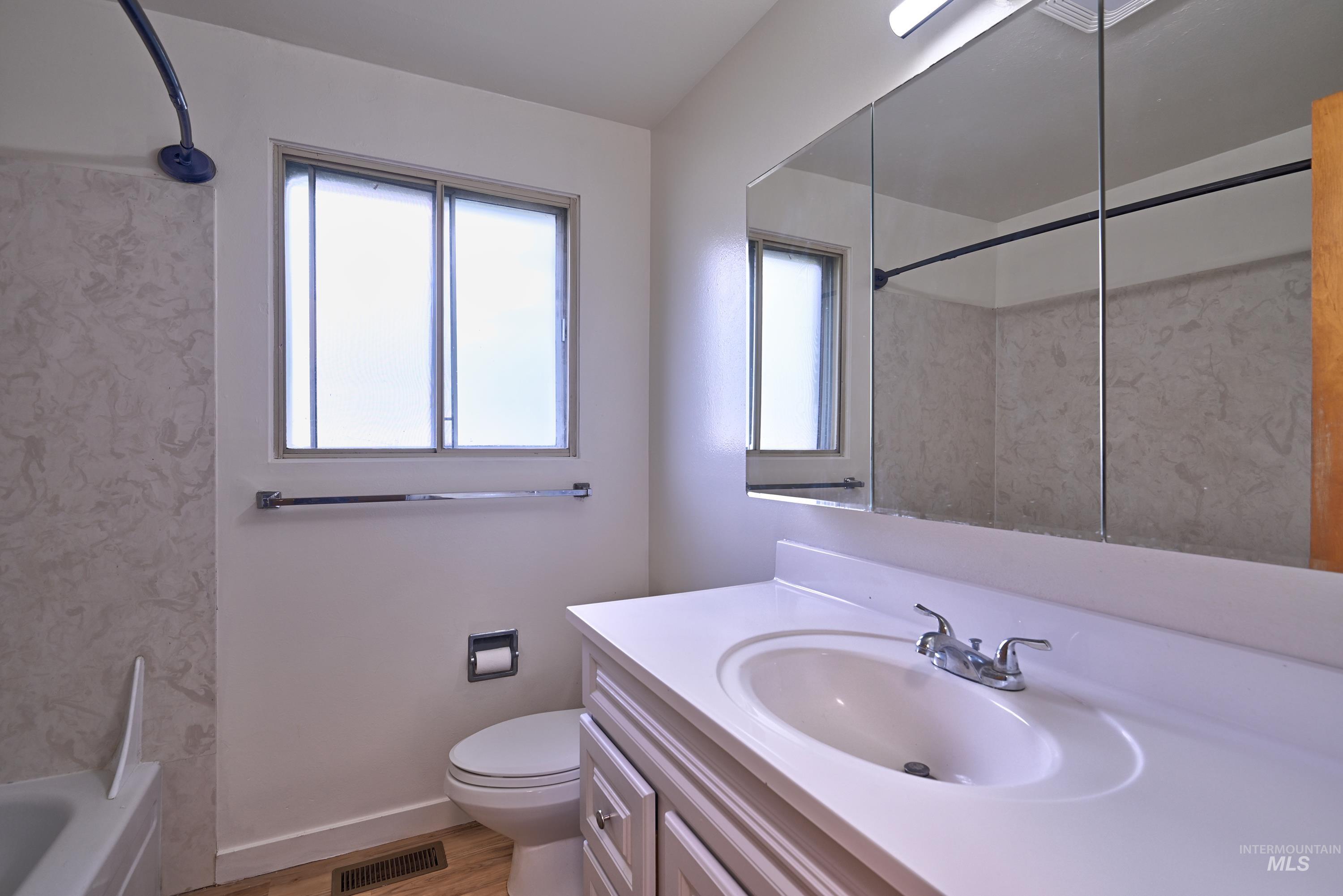 7203 W San Fernando Drive, Boise, Idaho 83704, 3 Bedrooms, 2 Bathrooms, Residential For Sale, Price $419,000, 98966017