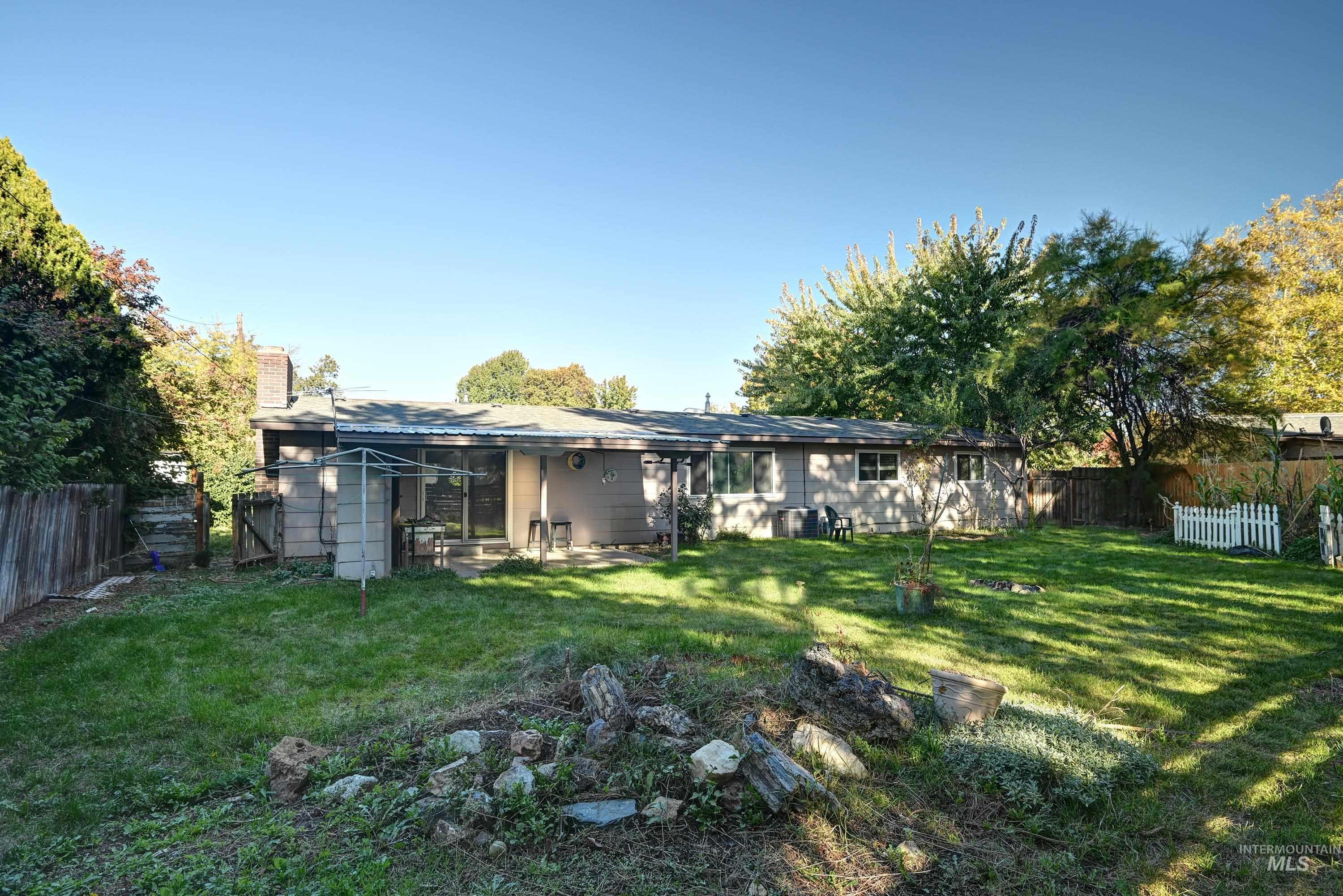 7203 W San Fernando Drive, Boise, Idaho 83704, 3 Bedrooms, 2 Bathrooms, Residential For Sale, Price $419,000, 98966017