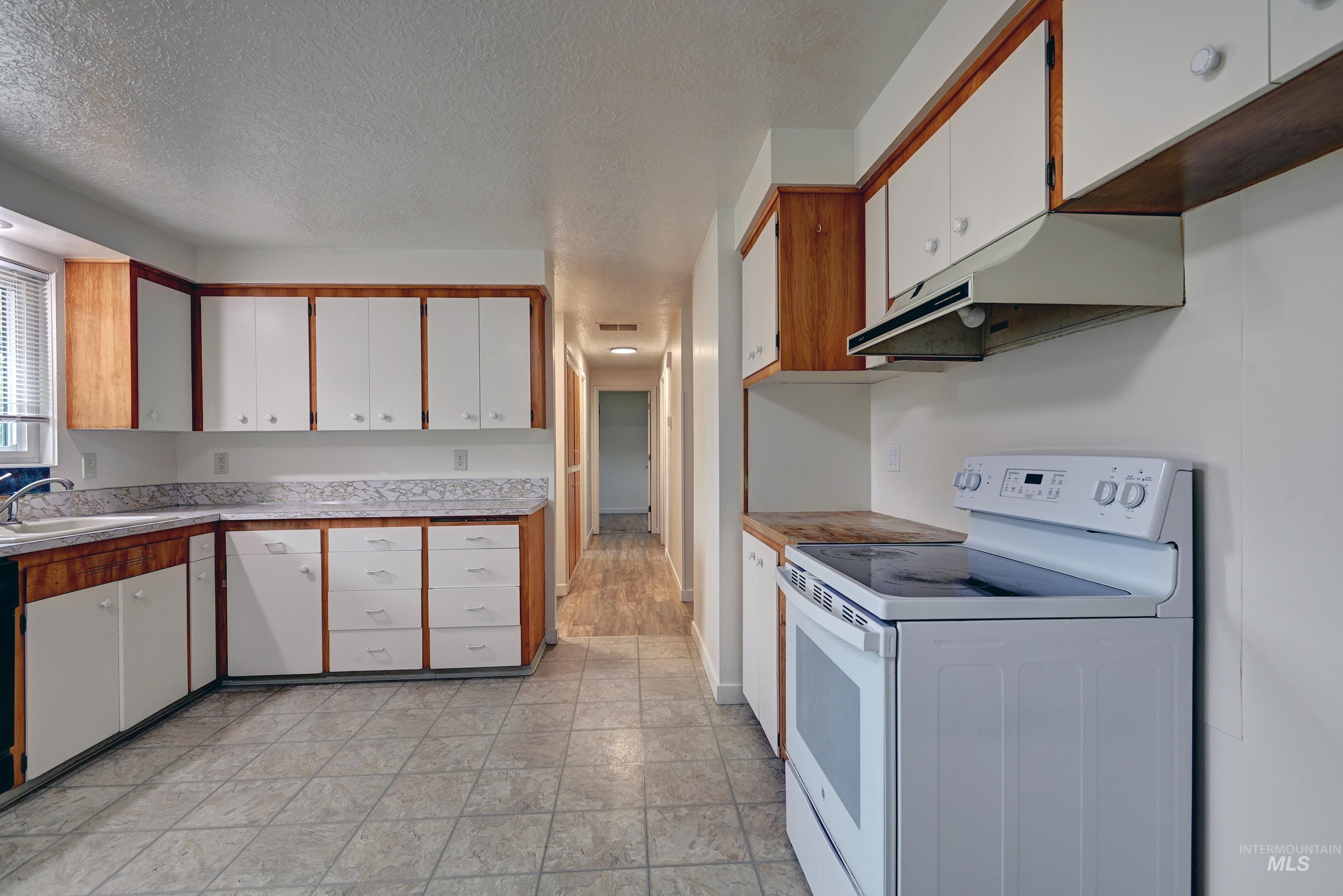 7203 W San Fernando Drive, Boise, Idaho 83704, 3 Bedrooms, 2 Bathrooms, Residential For Sale, Price $419,000, 98966017