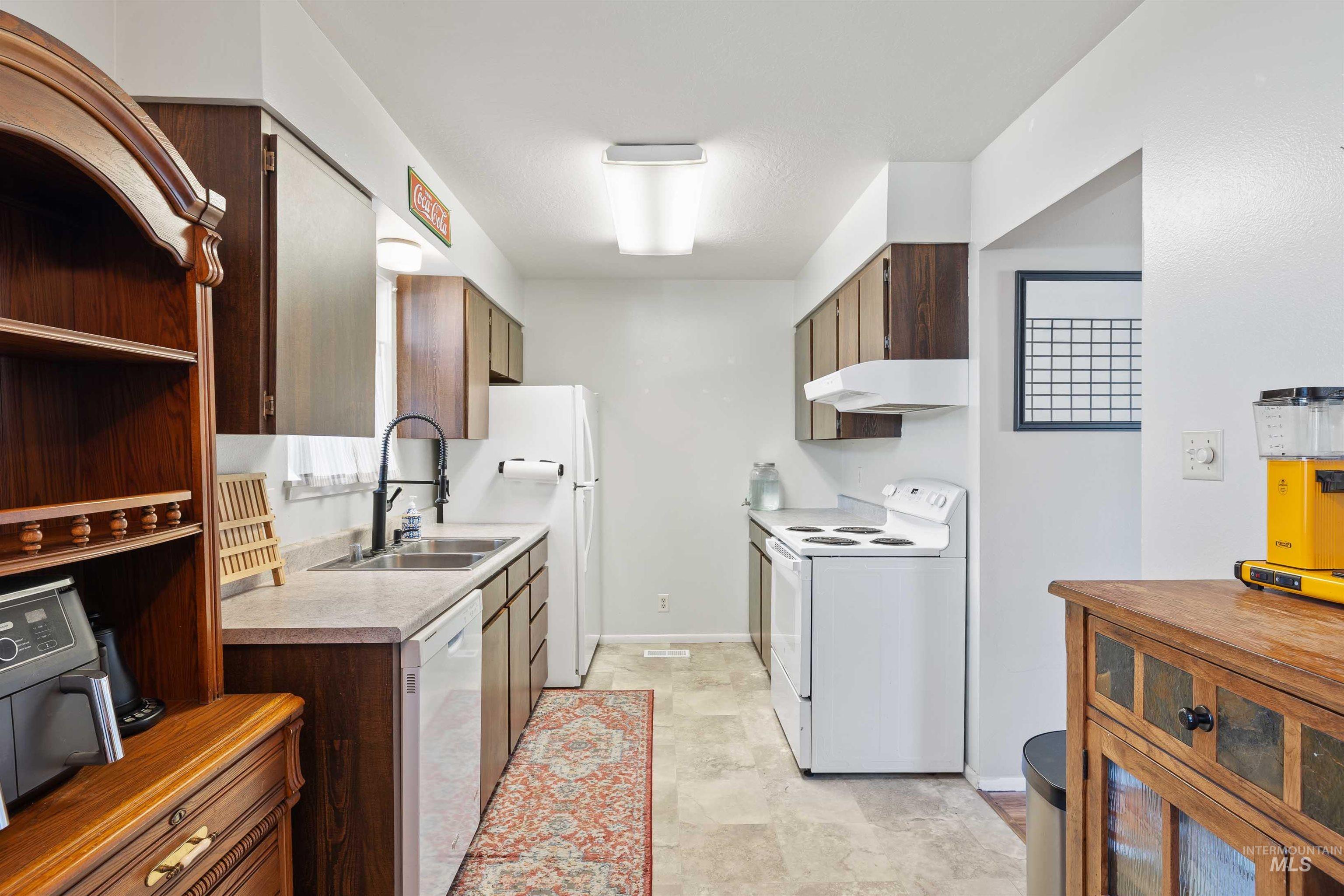 1234 Parkview Dr., Twin Falls, Idaho 83301, 3 Bedrooms, 1 Bathroom, Residential For Sale, Price $305,000, 98966023