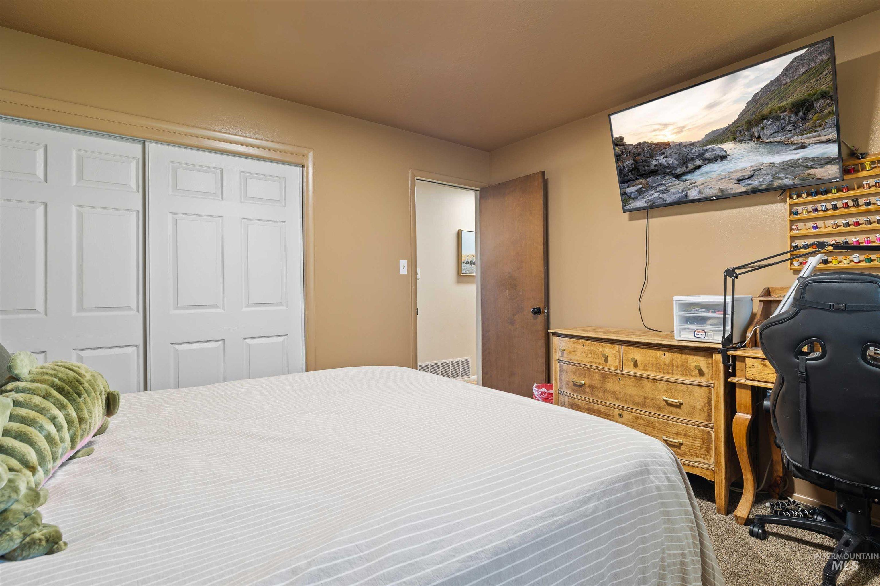 1234 Parkview Dr., Twin Falls, Idaho 83301, 3 Bedrooms, 1 Bathroom, Residential For Sale, Price $305,000, 98966023