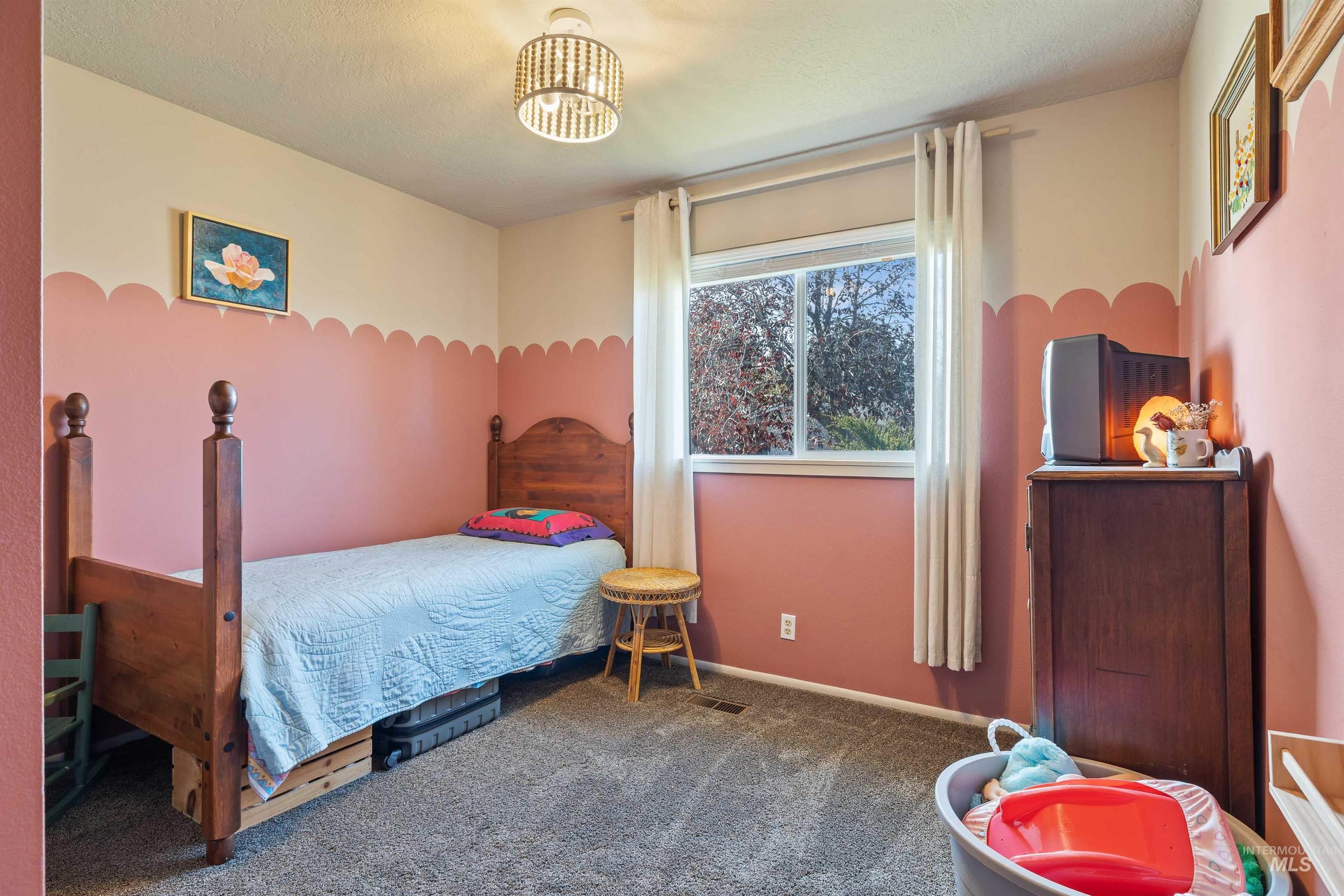 1234 Parkview Dr., Twin Falls, Idaho 83301, 3 Bedrooms, 1 Bathroom, Residential For Sale, Price $305,000, 98966023