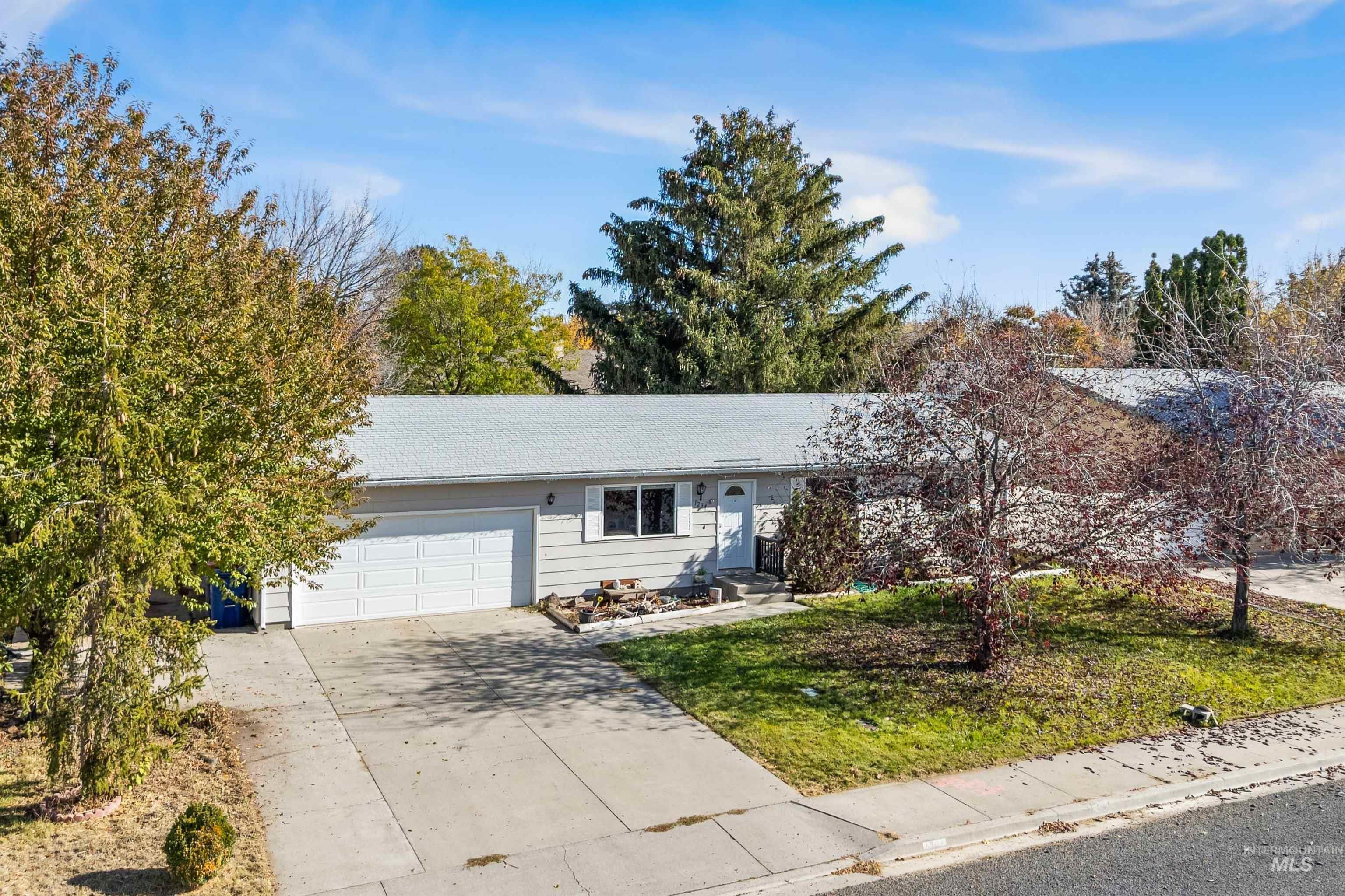 1234 Parkview Dr., Twin Falls, Idaho 83301, 3 Bedrooms, 1 Bathroom, Residential For Sale, Price $305,000, 98966023