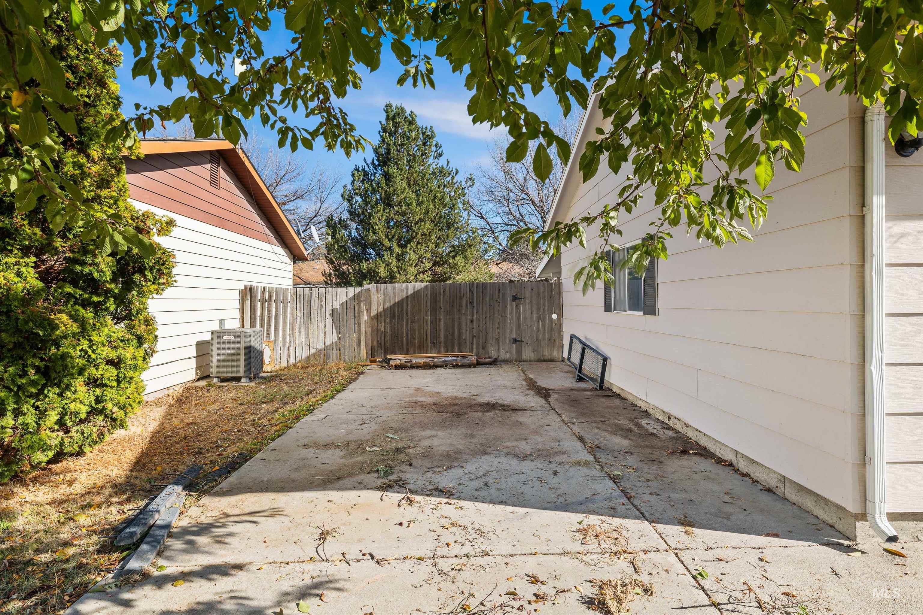 1234 Parkview Dr., Twin Falls, Idaho 83301, 3 Bedrooms, 1 Bathroom, Residential For Sale, Price $305,000, 98966023