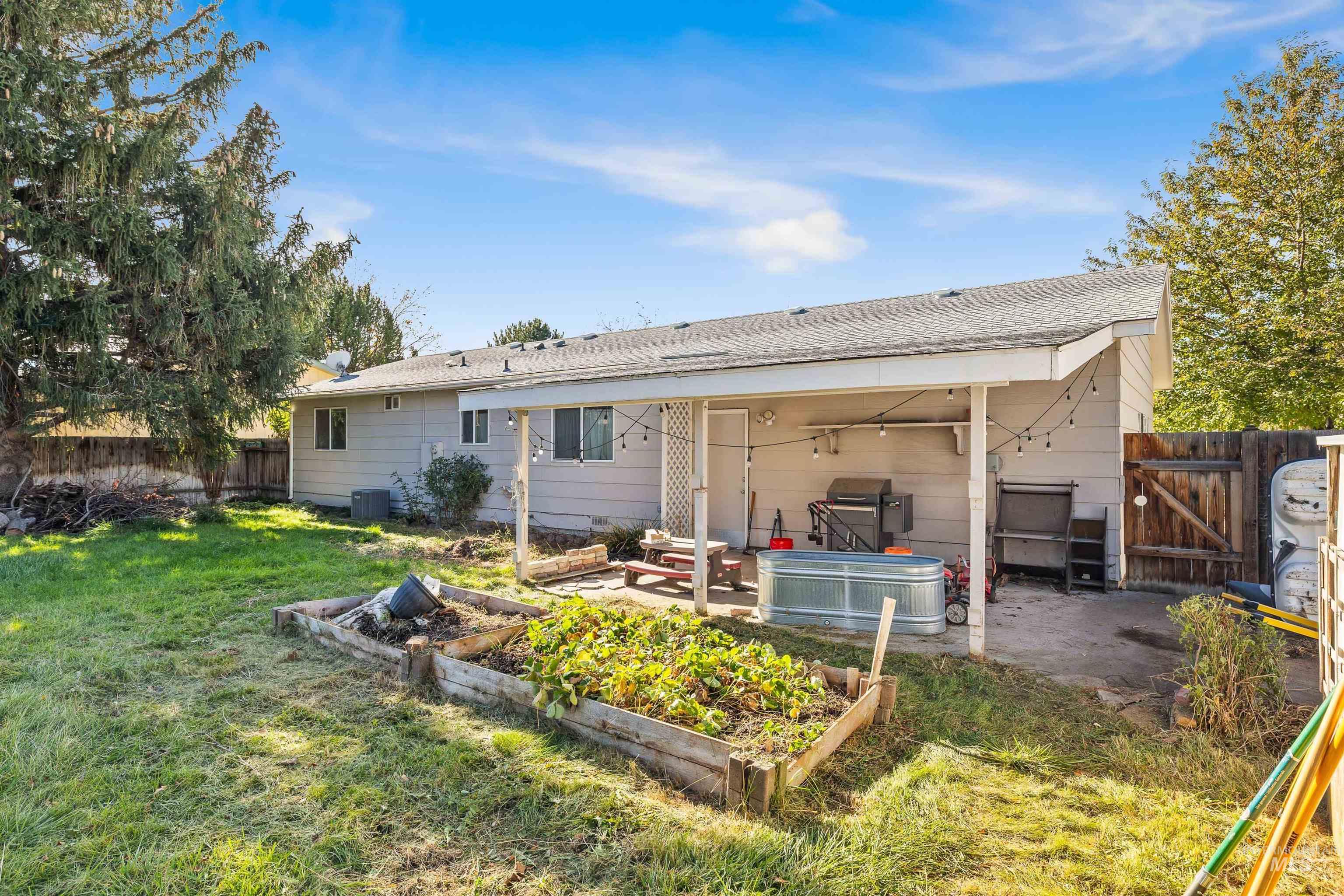 1234 Parkview Dr., Twin Falls, Idaho 83301, 3 Bedrooms, 1 Bathroom, Residential For Sale, Price $305,000, 98966023