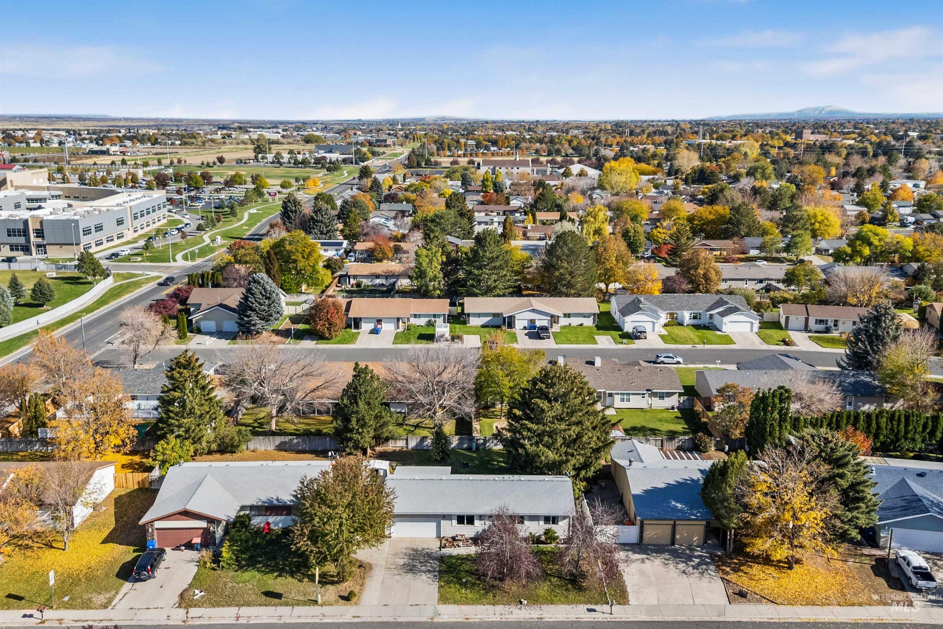 1234 Parkview Dr., Twin Falls, Idaho 83301, 3 Bedrooms, 1 Bathroom, Residential For Sale, Price $305,000, 98966023