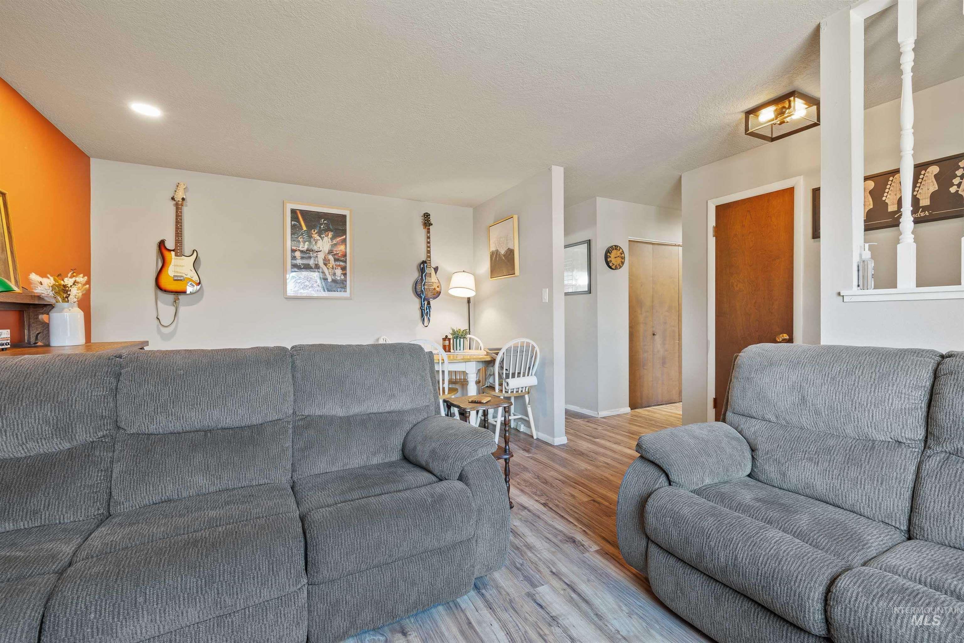 1234 Parkview Dr., Twin Falls, Idaho 83301, 3 Bedrooms, 1 Bathroom, Residential For Sale, Price $305,000, 98966023