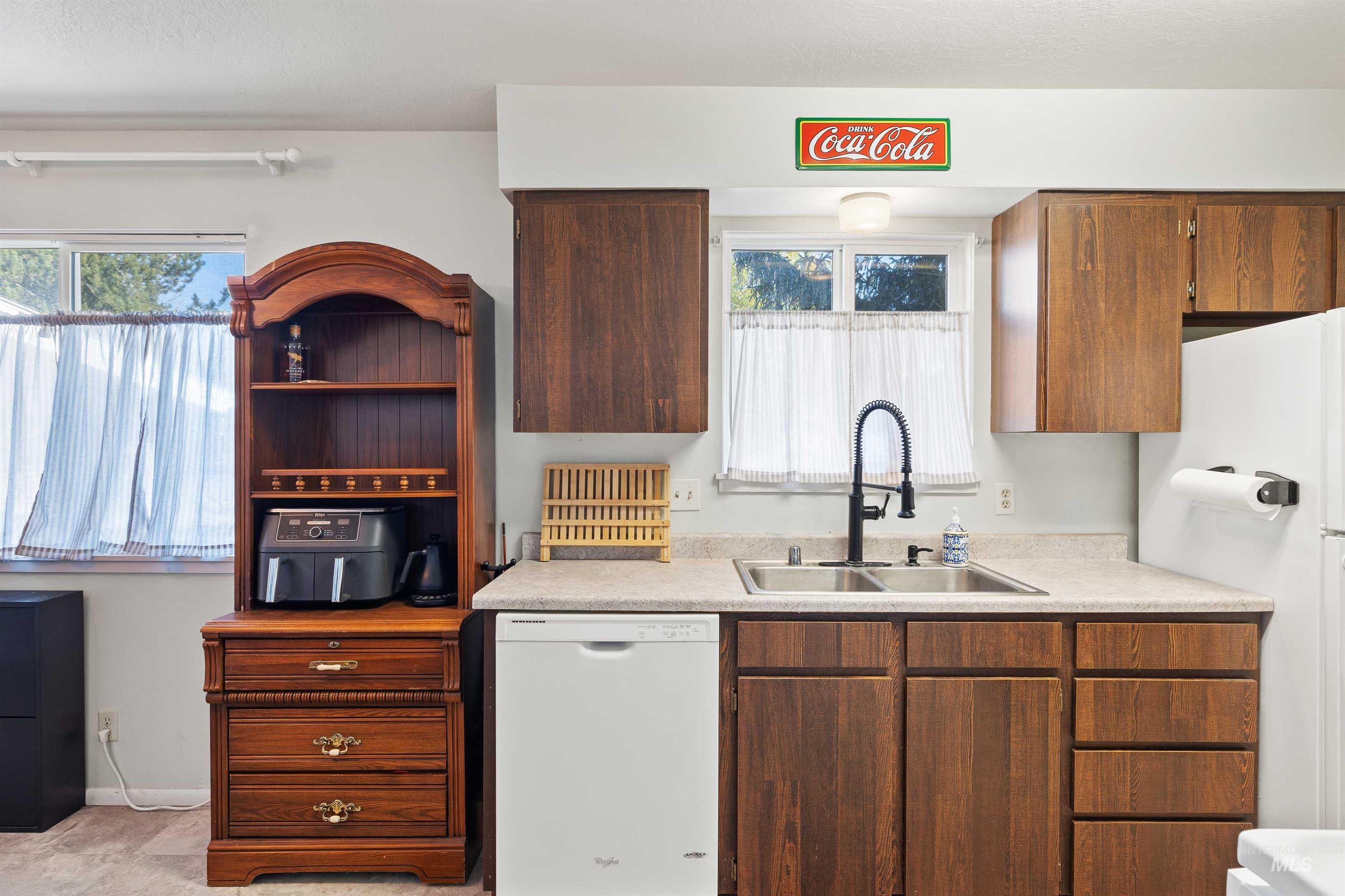 1234 Parkview Dr., Twin Falls, Idaho 83301, 3 Bedrooms, 1 Bathroom, Residential For Sale, Price $305,000, 98966023