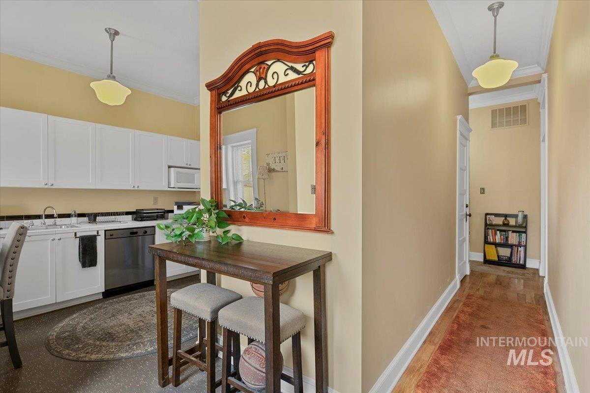 1010 W Hays St, Boise, Idaho 83702, 4 Rooms, Business/Commercial For Sale, Price $725,000, 98966054