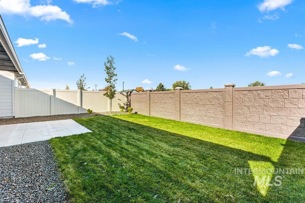 138 W Radiant Ridge Dr, Meridian, Idaho 83642, 3 Bedrooms, 2 Bathrooms, Residential For Sale, Price $430,000, 98966085