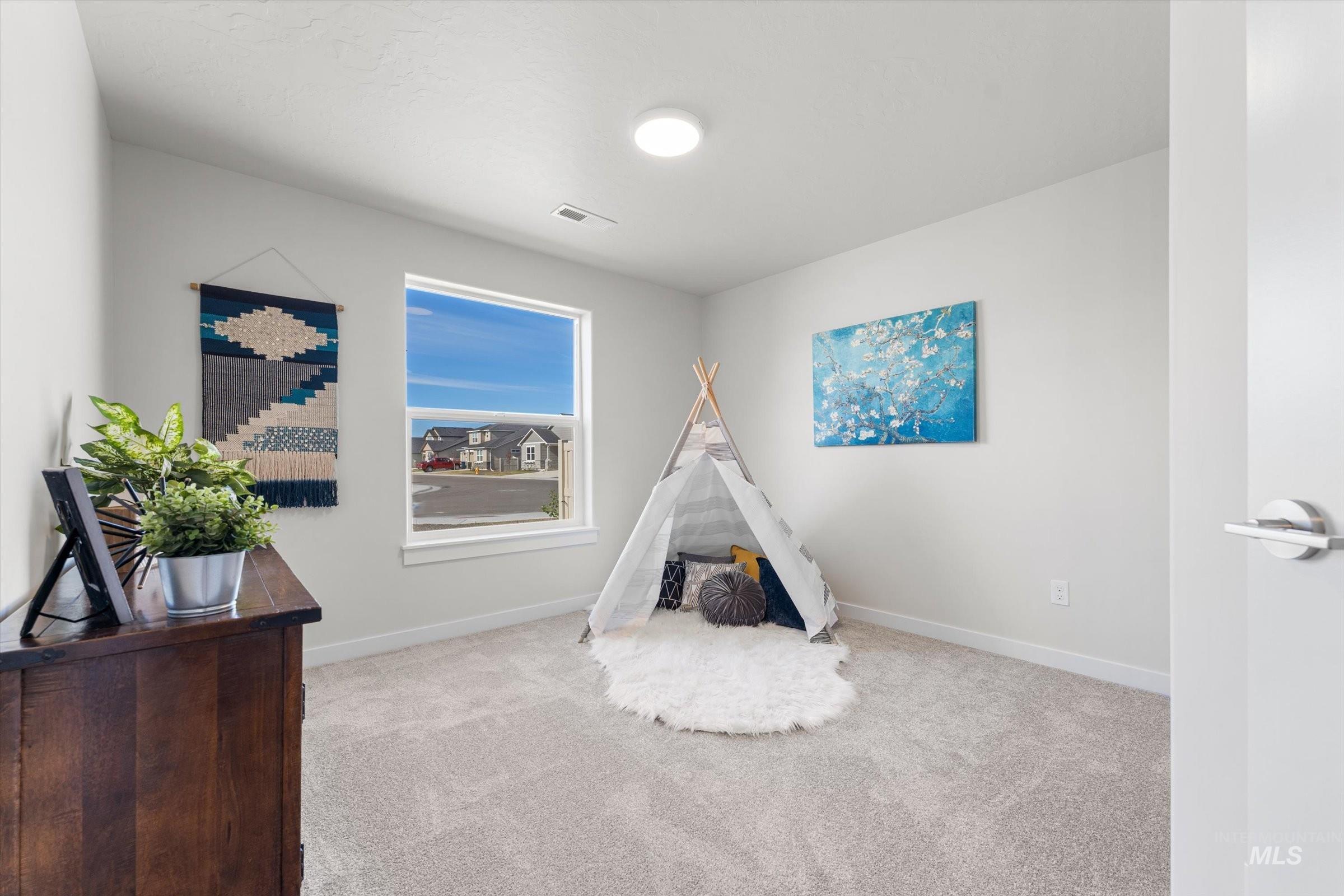 Playroom featuring carpet floors and baseboards