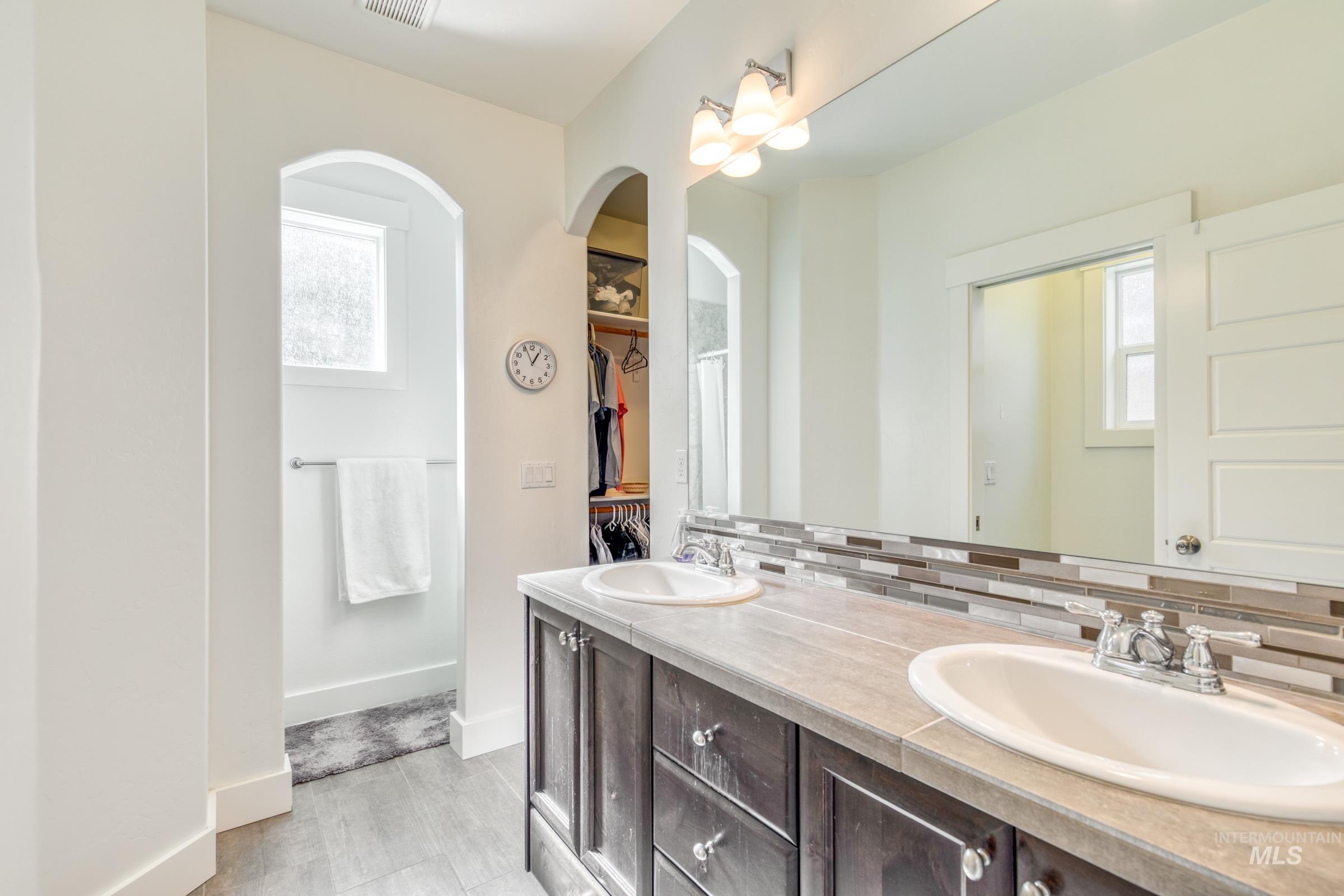 1465 W Arch Rock St., Meridian, Idaho 83646, 3 Bedrooms, 2 Bathrooms, Residential For Sale, Price $450,000, 98966105