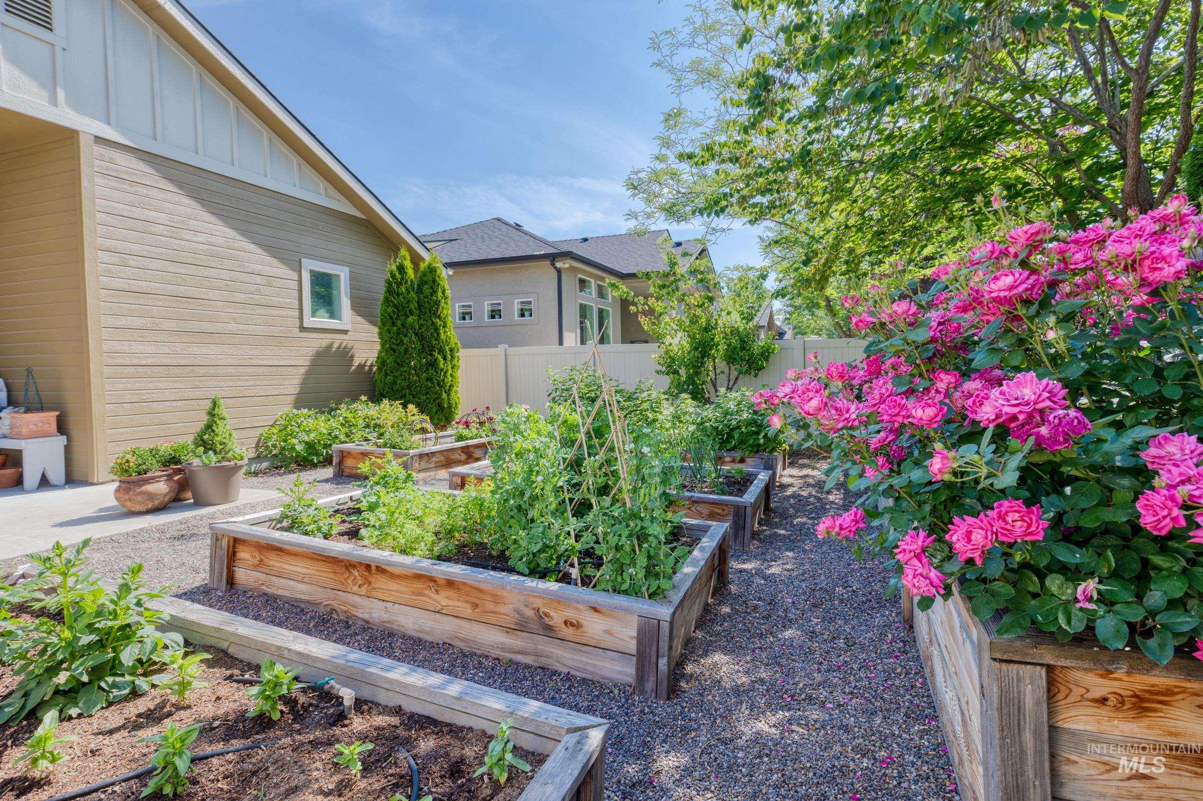 1465 W Arch Rock St., Meridian, Idaho 83646, 3 Bedrooms, 2 Bathrooms, Residential For Sale, Price $450,000, 98966105