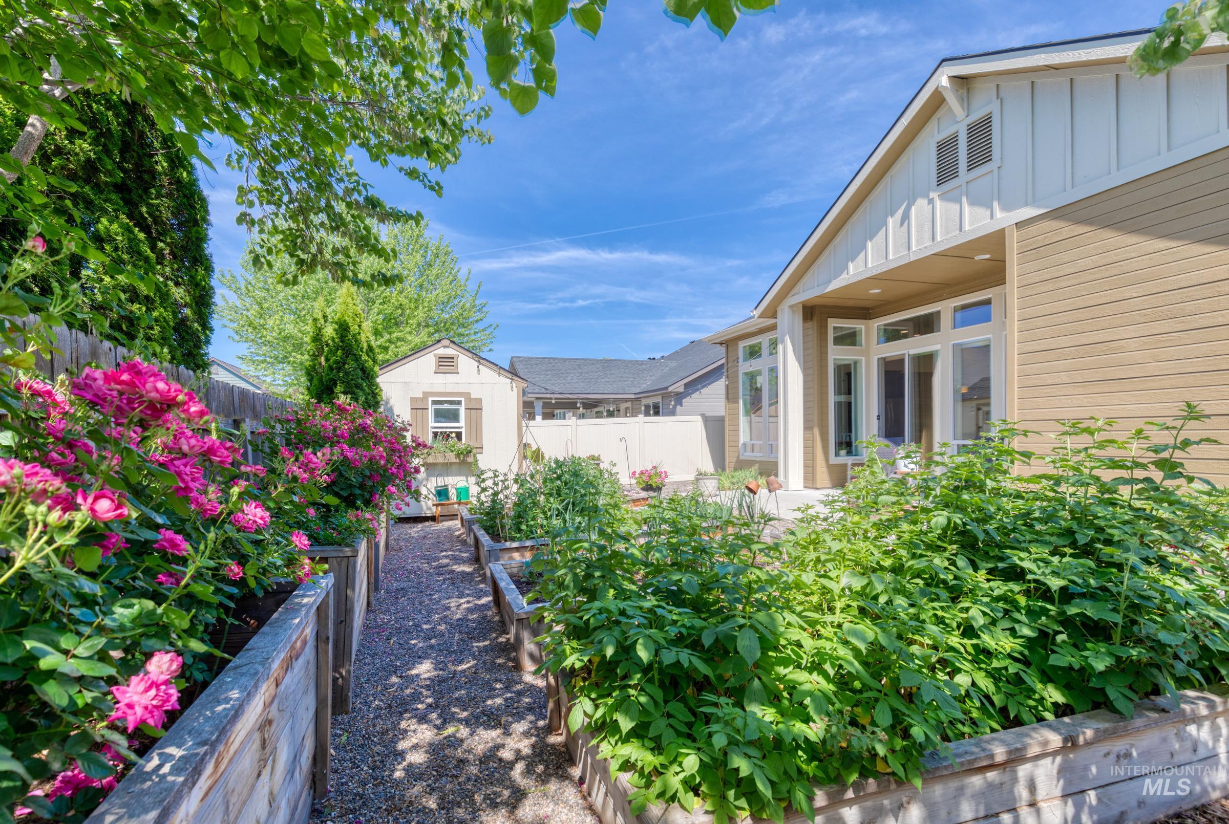 1465 W Arch Rock St., Meridian, Idaho 83646, 3 Bedrooms, 2 Bathrooms, Residential For Sale, Price $450,000, 98966105